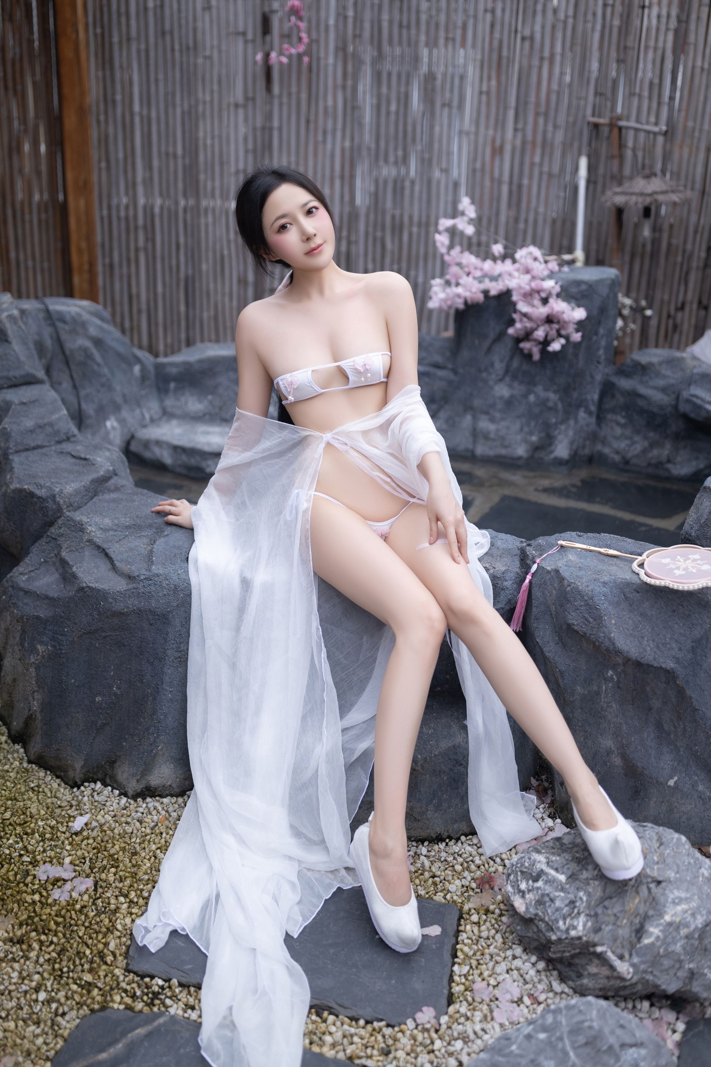 鱼子酱Fish---花想容-120P-08-18