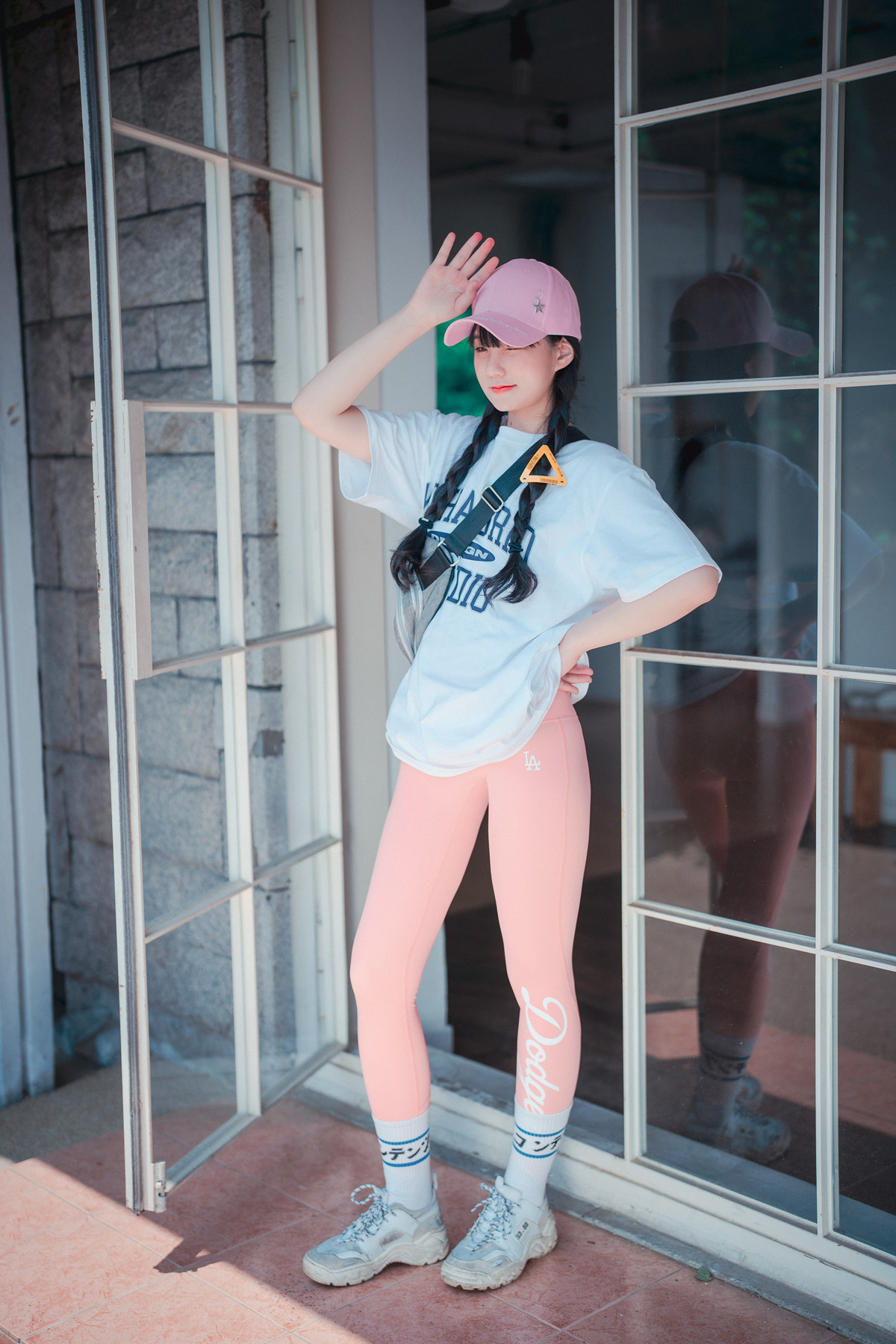 Jeong-Jenny-정제니-DJAWA-8216Loose-and-Tight-Pink8217-Set03-03-20