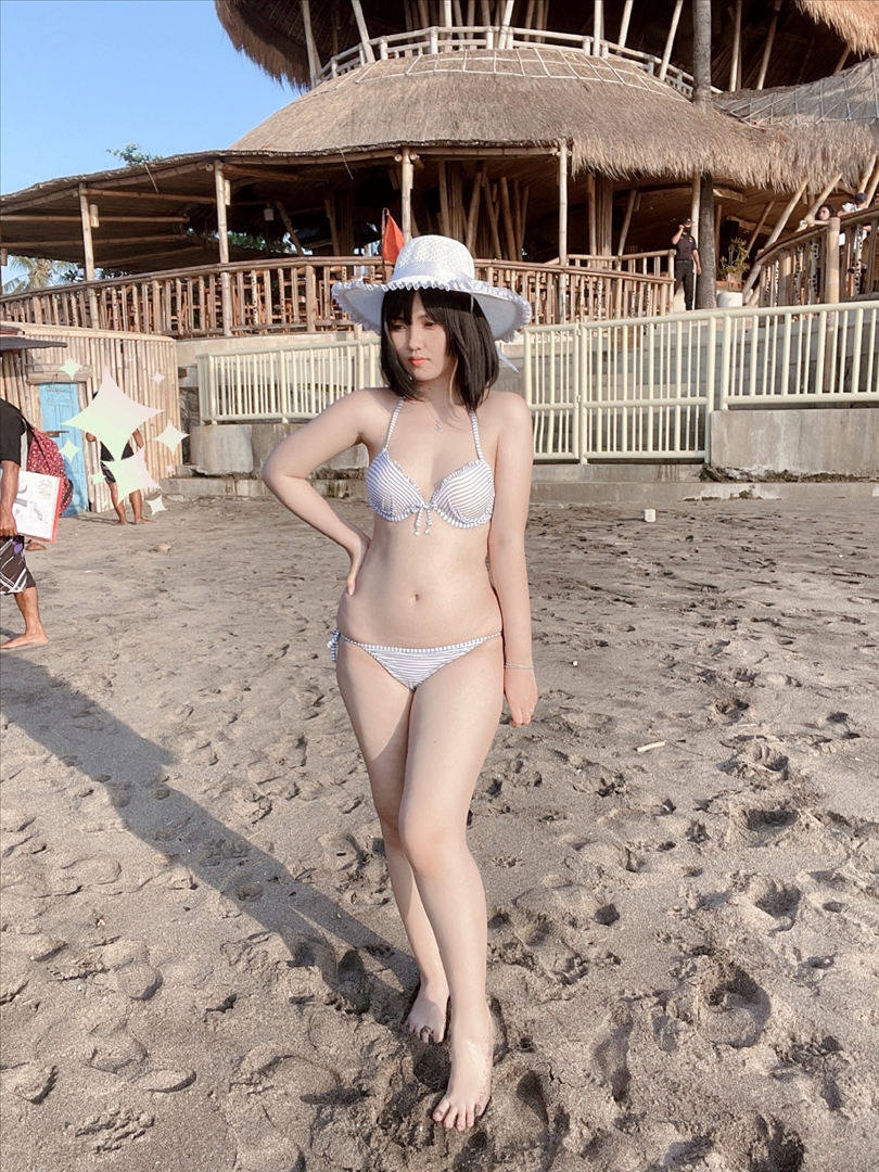 Azulacan---White-Bikini-20240819b-22P-5958-MB-08-20