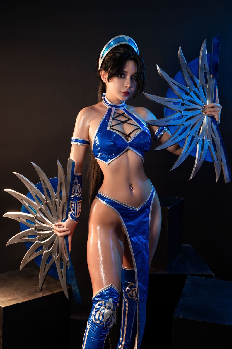 Umeko-J-cosplay-Kitana---Mortal-Kombat-04-14