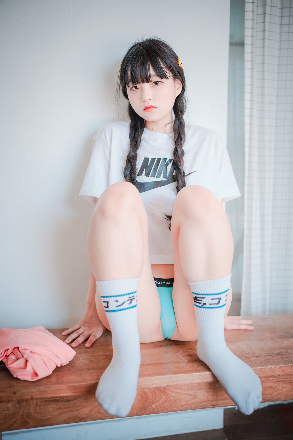 Jeong-Jenny-정제니-DJAWA-8216Loose-and-Tight-Pink8217-Set03-03-20