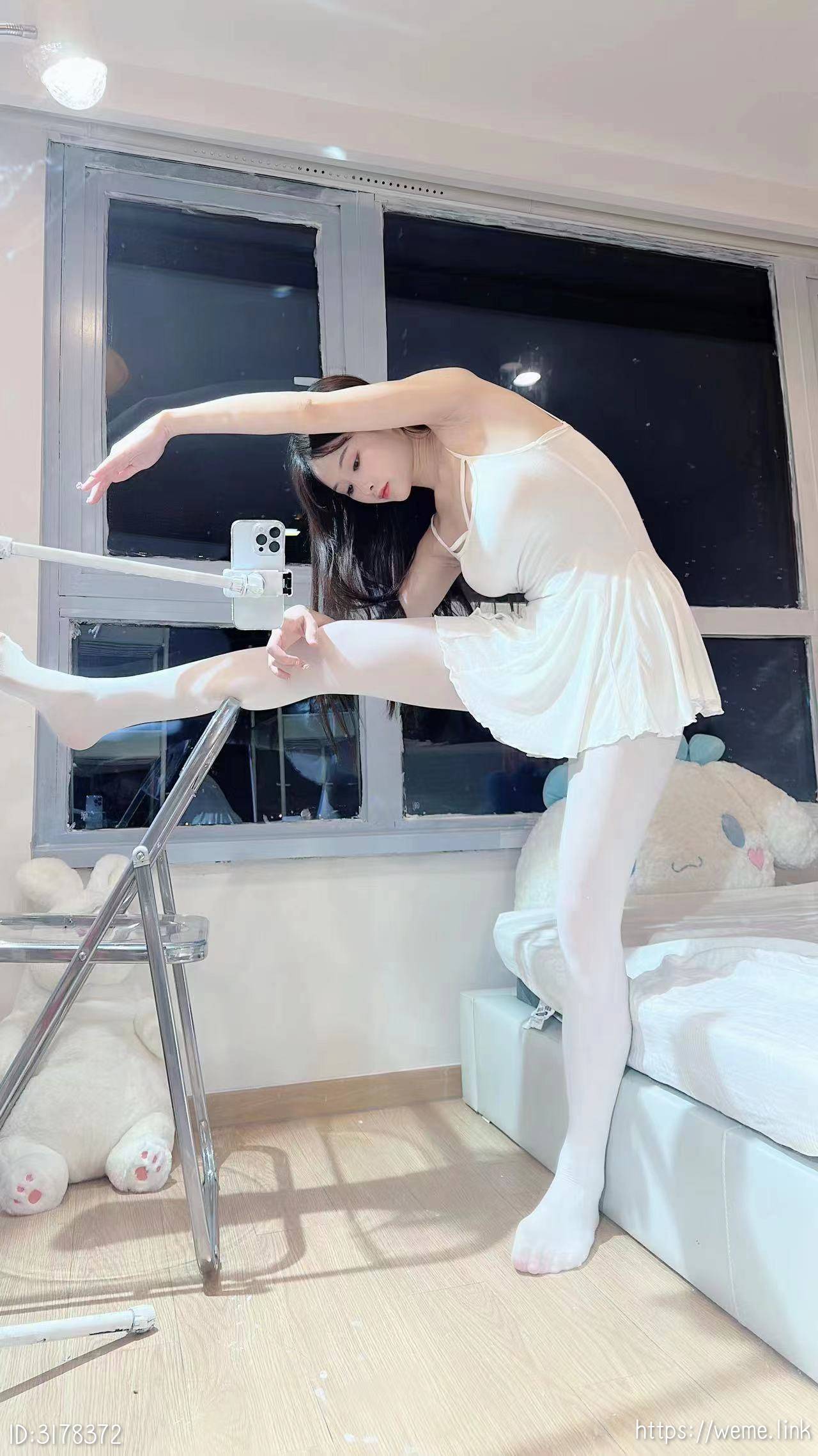 小萌子---NO006-一字马挑战-57P54MB-08-17