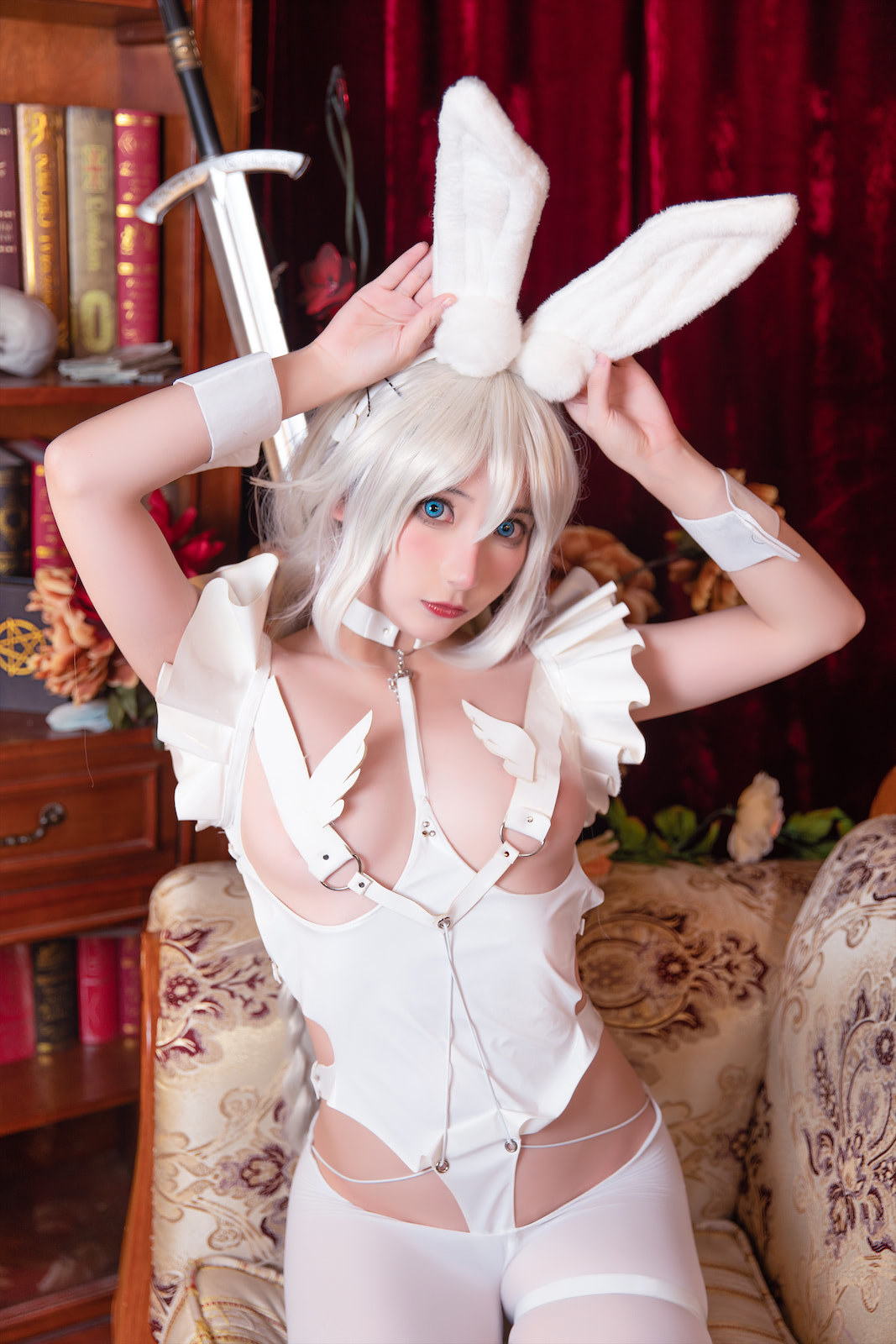 是三不是世w-Cosplay-恶毒白兔-White-Rabbit-01-05