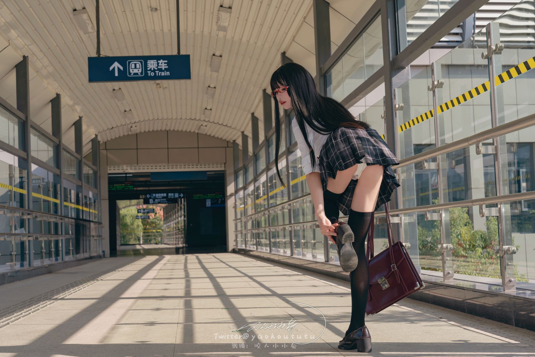 咬一口兔娘-十二月作品电车惊魂71P1V-期待-02-02