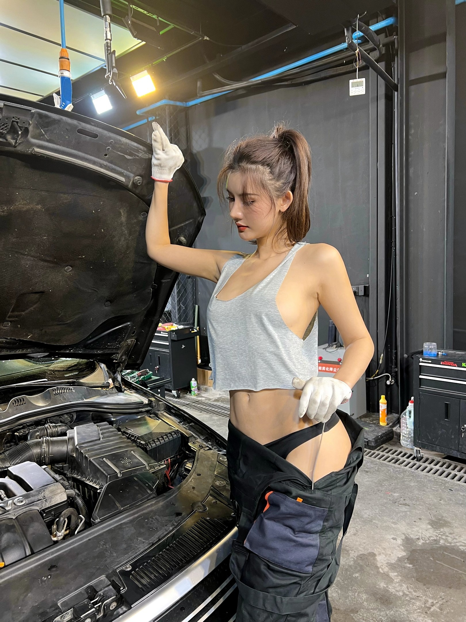 网红女神嫩模-阿朱-品-性感汽修工-08-26