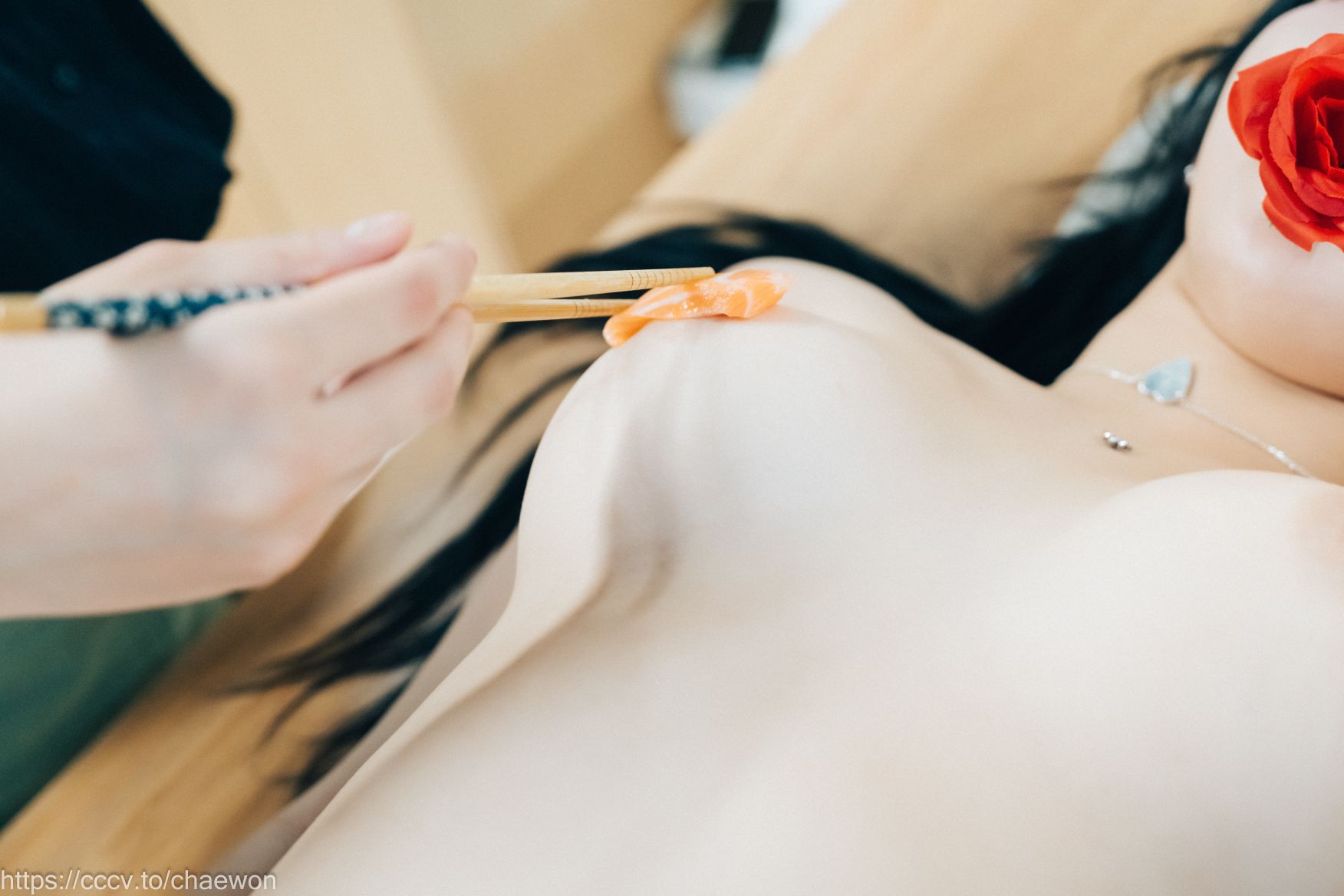 Loozy-Zia-지아---Nyotaimori-02-22