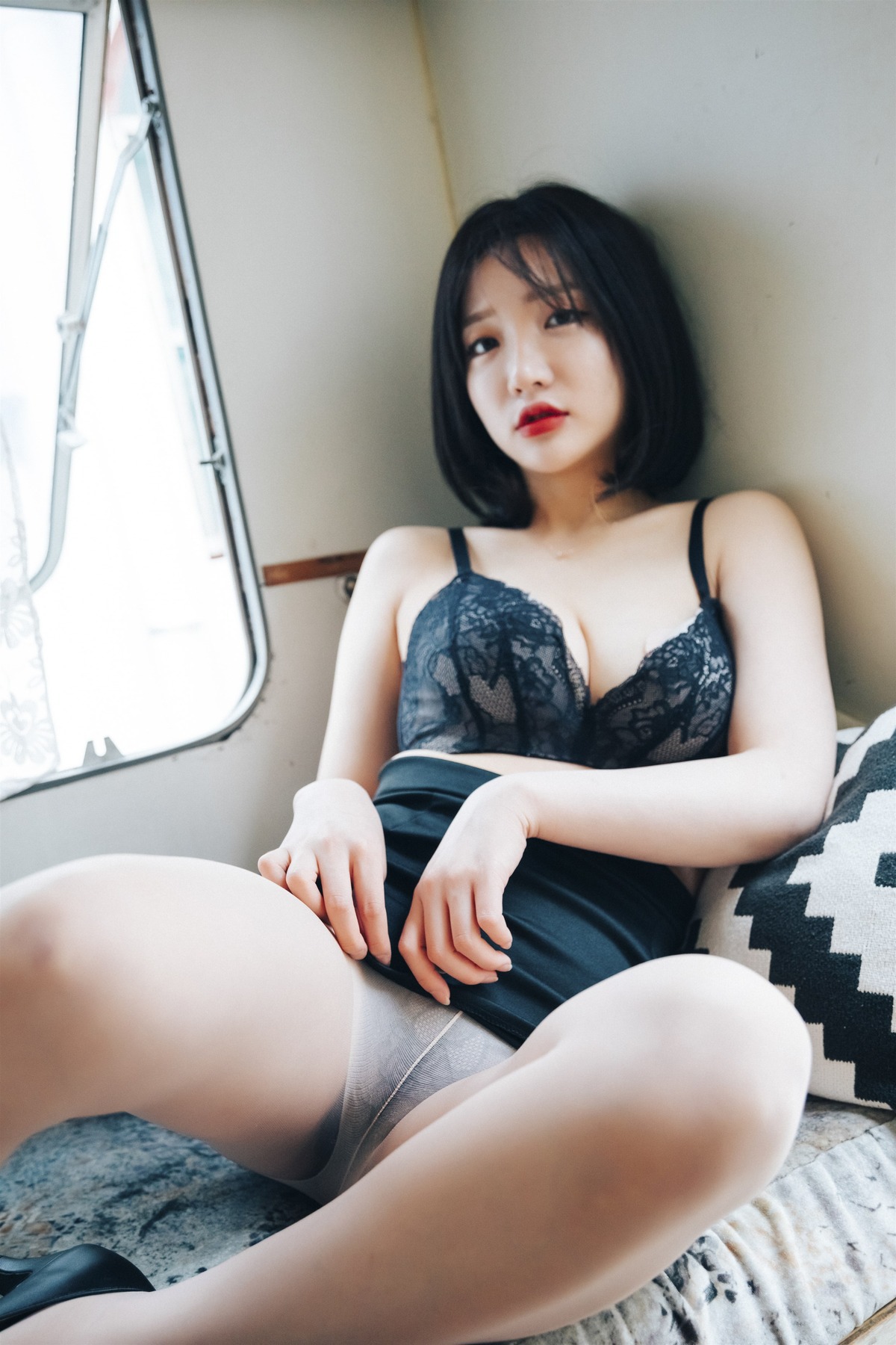 Son-Yeeun-손예은-LOOZY-Officegirl-s-Vacation-Vol02-8211-Set02-12-02