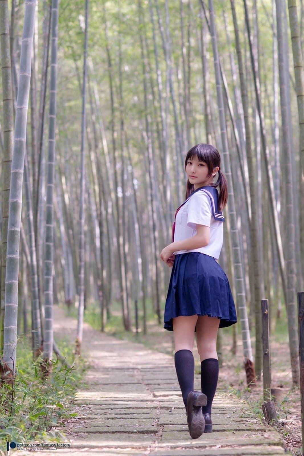 小丁Patron-High-School-Girl-with-Pretty-Pussy-皮衣濕身誘惑-Fantasy-Factory-04-04