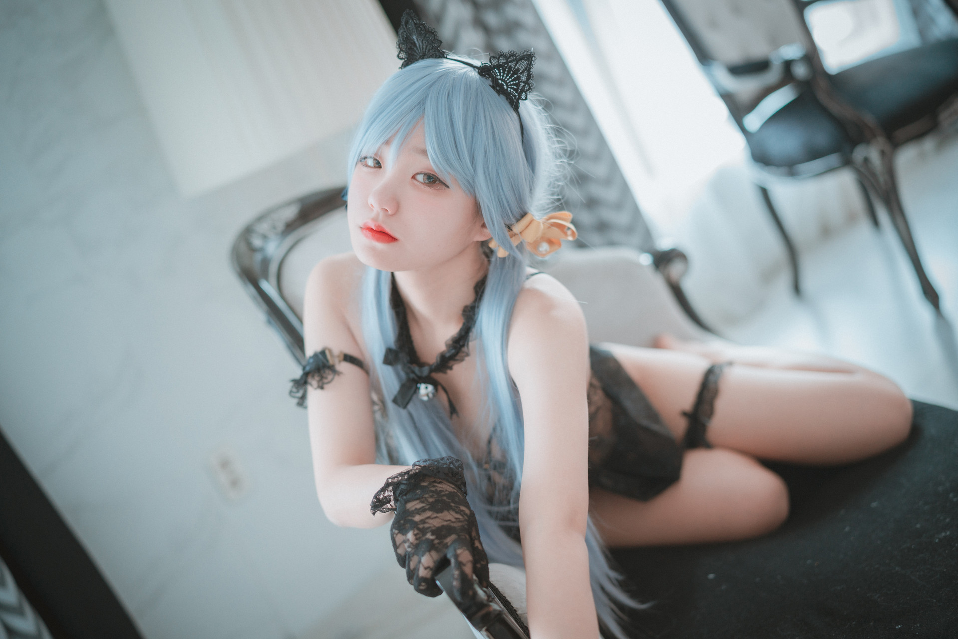 Jeong-Jenny-정제니-DJAWA-Schwarz-und-Wei-Katzenmädchen-Set02-05-07