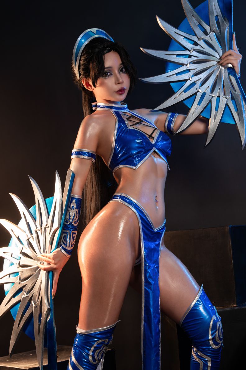 Umeko-J-cosplay-Kitana---Mortal-Kombat-04-14