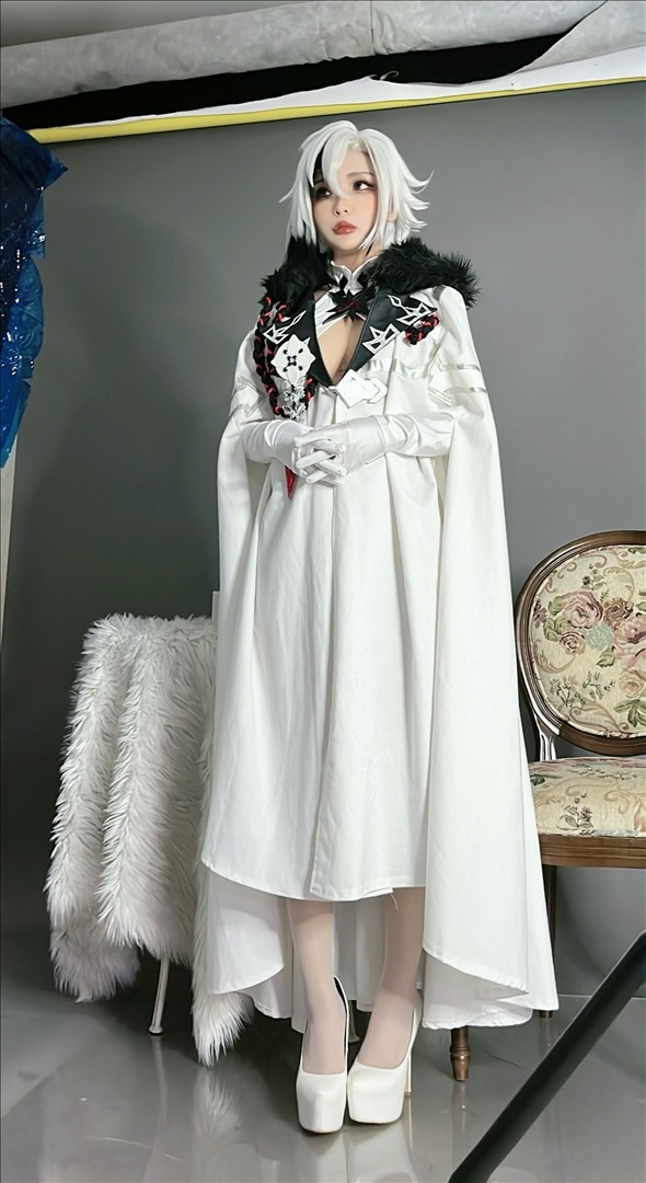 Umeko-J---Arlecchino-146P-189-GB-20240815e-08-17