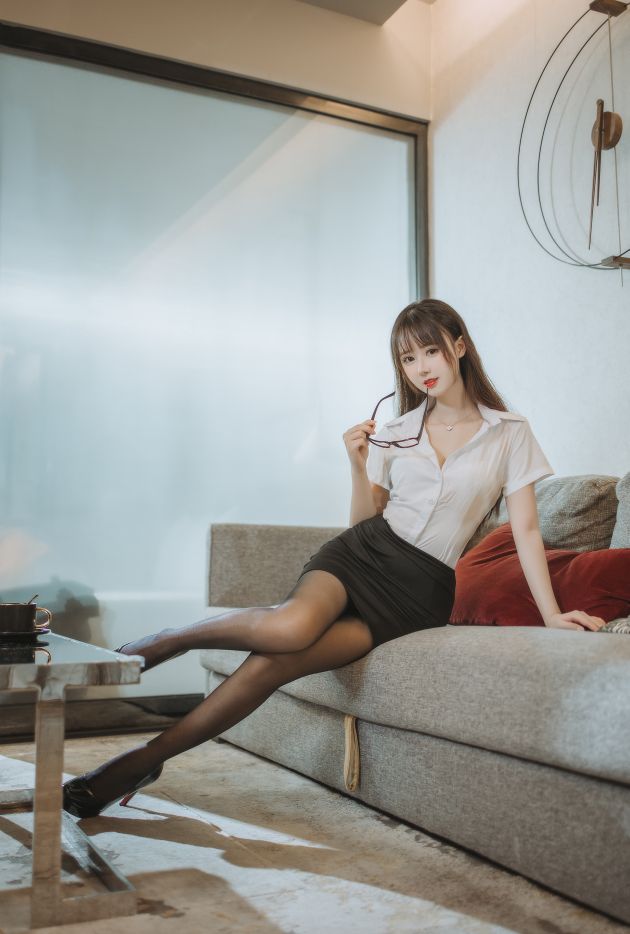 羽生三未---黑丝包臀OL40P-624MB-04-20