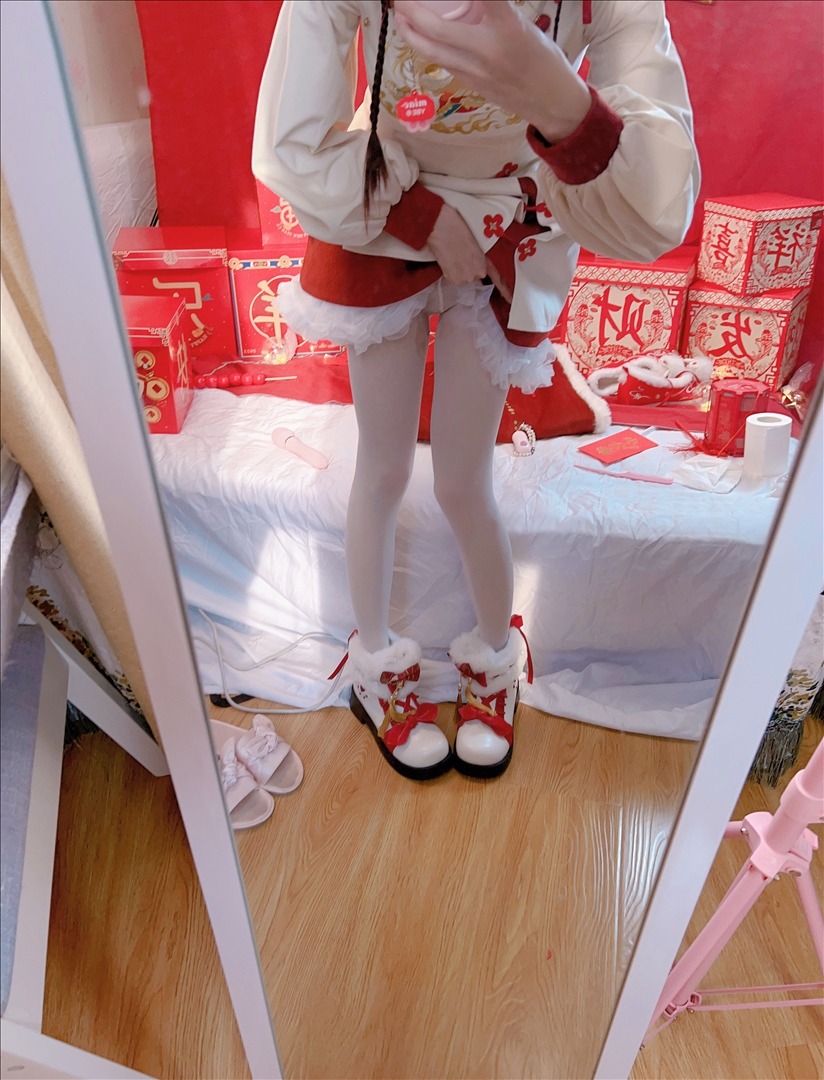 白丝奶糖酱---新年女仆-108P-108P-38759-MB-20240824j-08-25