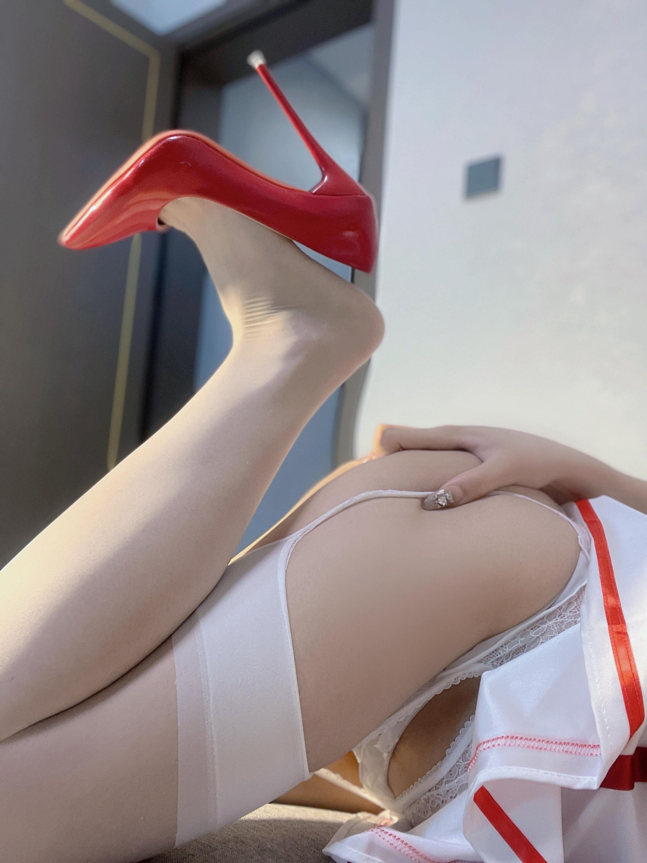 002桃沢樱呀---微密圈-20220523-白丝护士-51P-110M-08-12