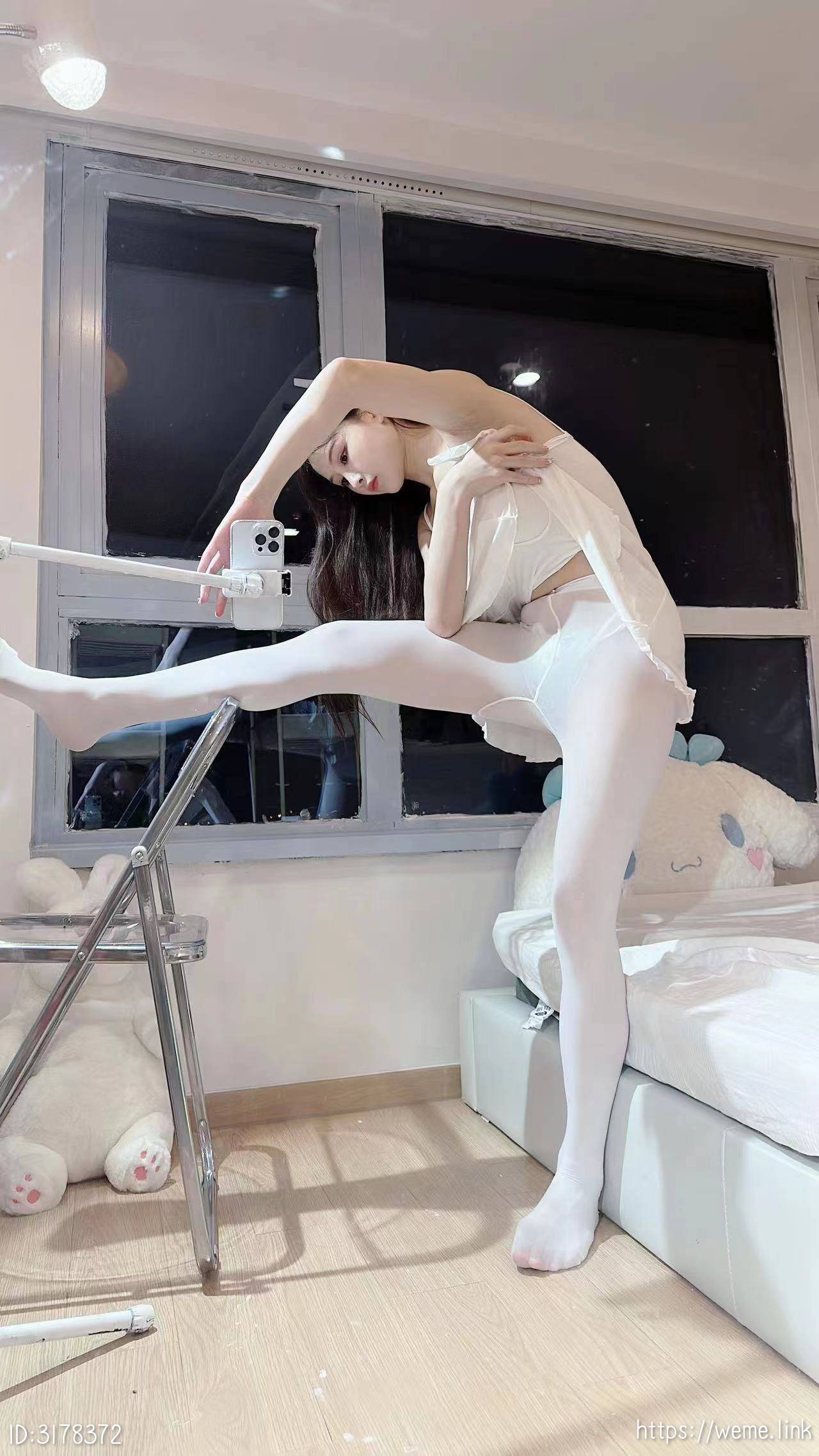 小萌子---NO006-一字马挑战-57P54MB-08-17