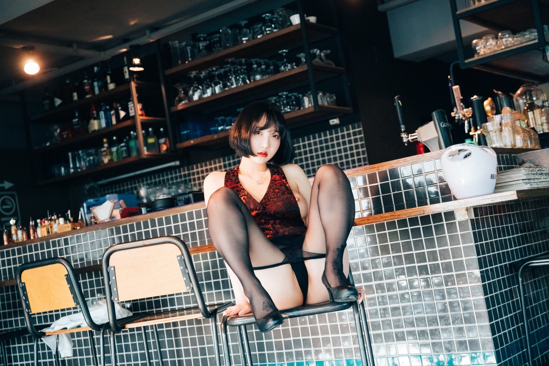 Son-Yeeun-손예은-Loozy-Tainted-Love-Bar-Set02-03-09