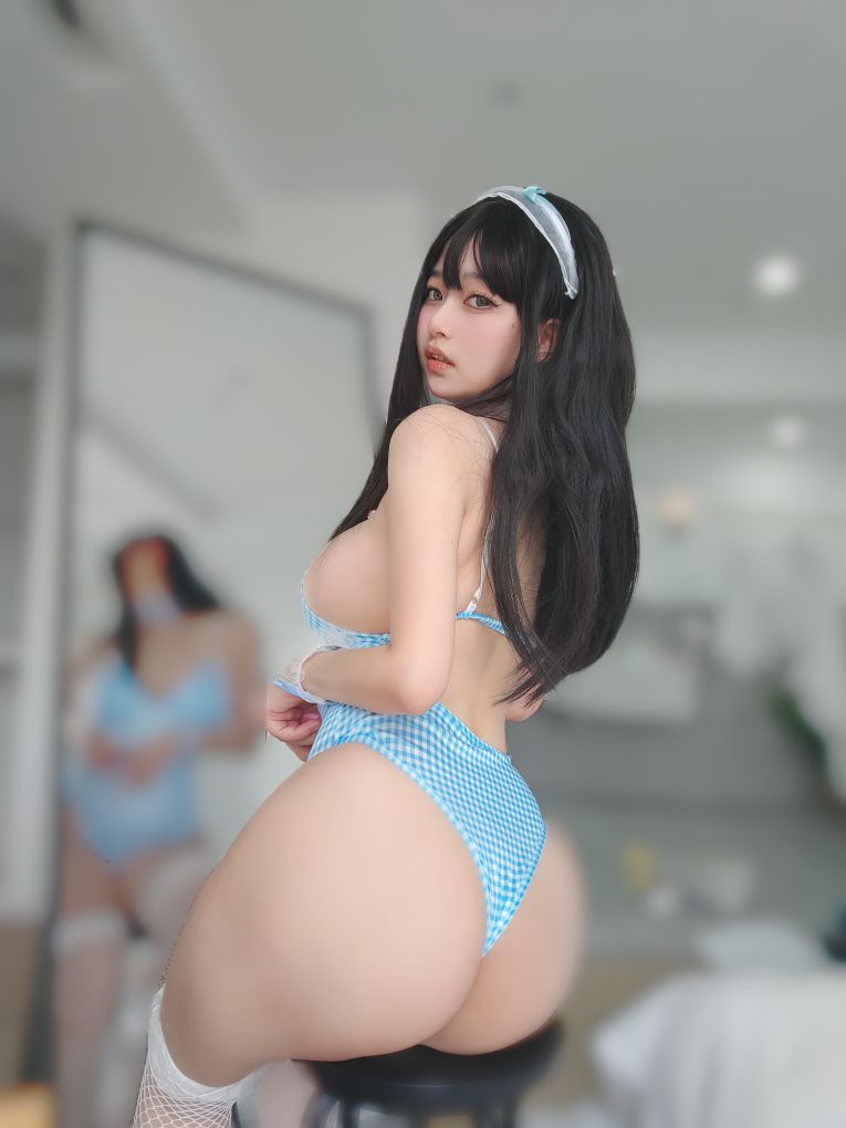 女主K-蓝色泳装女仆-04-18