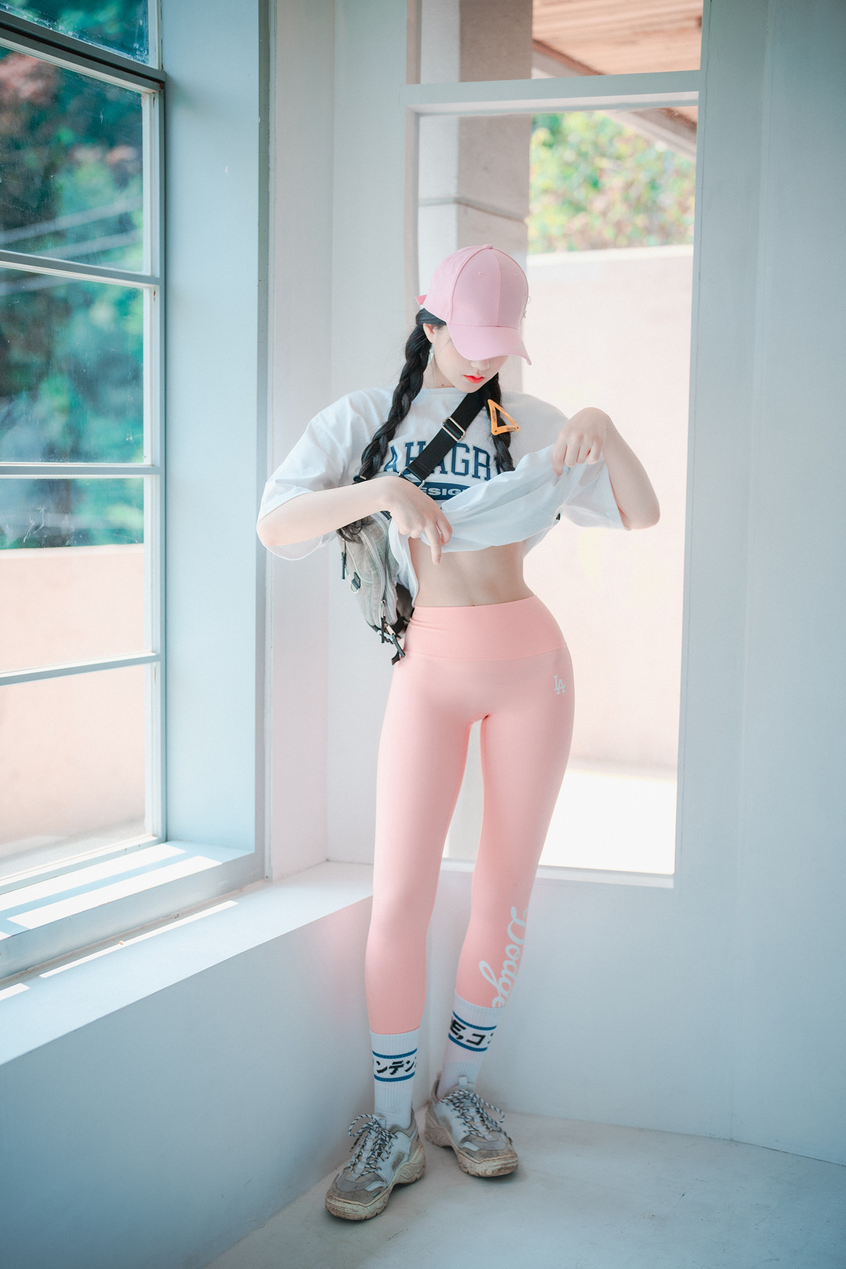 Jeong-Jenny-정제니-DJAWA-8216Loose-and-Tight-Pink8217-Set03-03-20