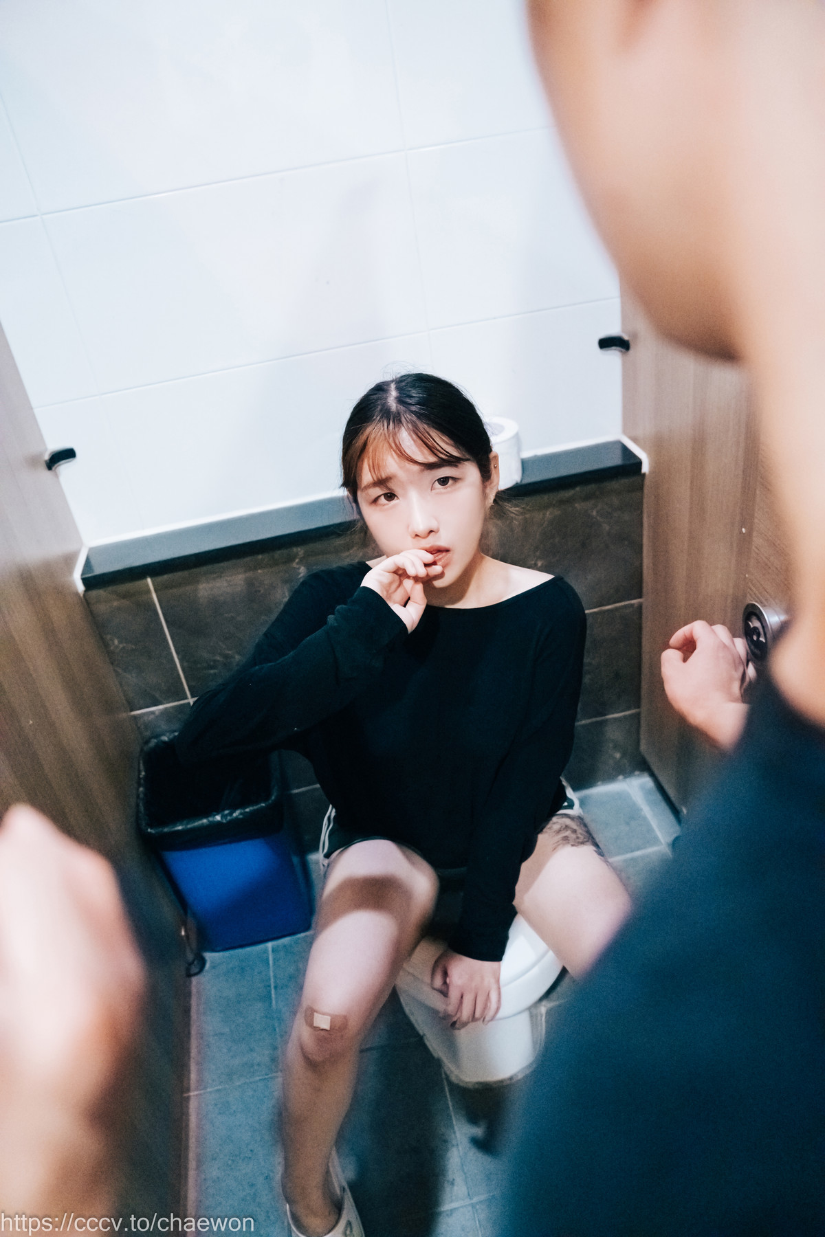 Sonson-손손-Loozy-Public-Toilet-Set02-11-01