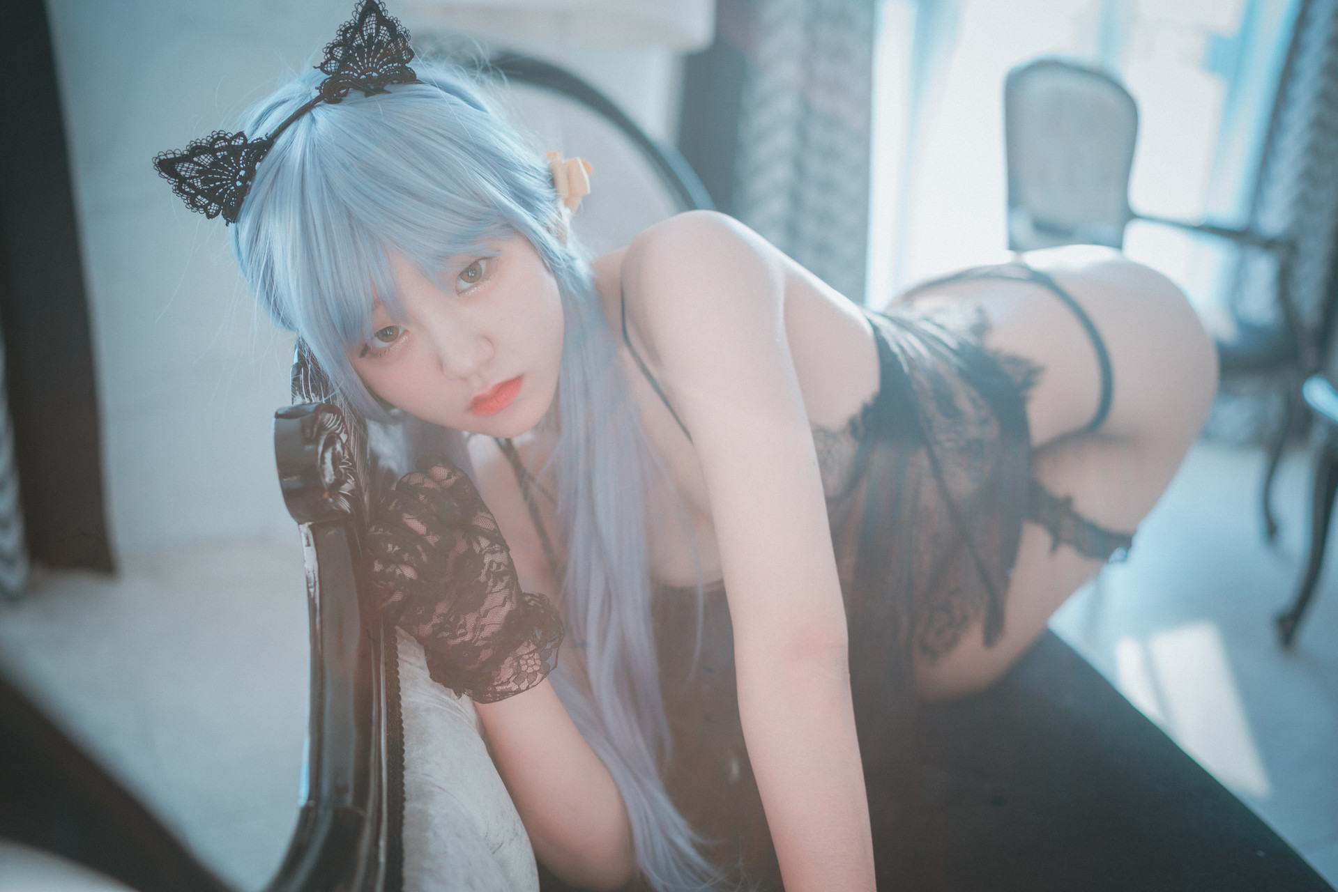 Jeong-Jenny-정제니-DJAWA-Schwarz-und-Wei-Katzenmädchen-Set02-05-07