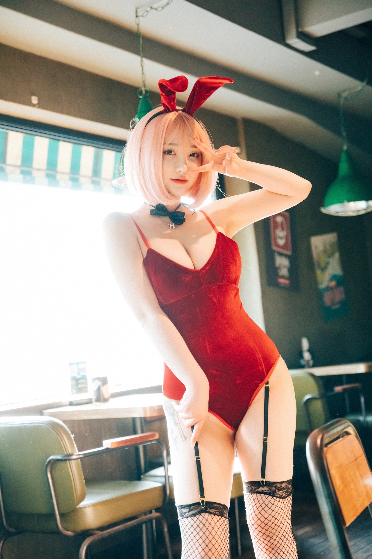 Son-Yeeun-손예은-Loozy-Tainted-Love-Bar-Set02-03-09