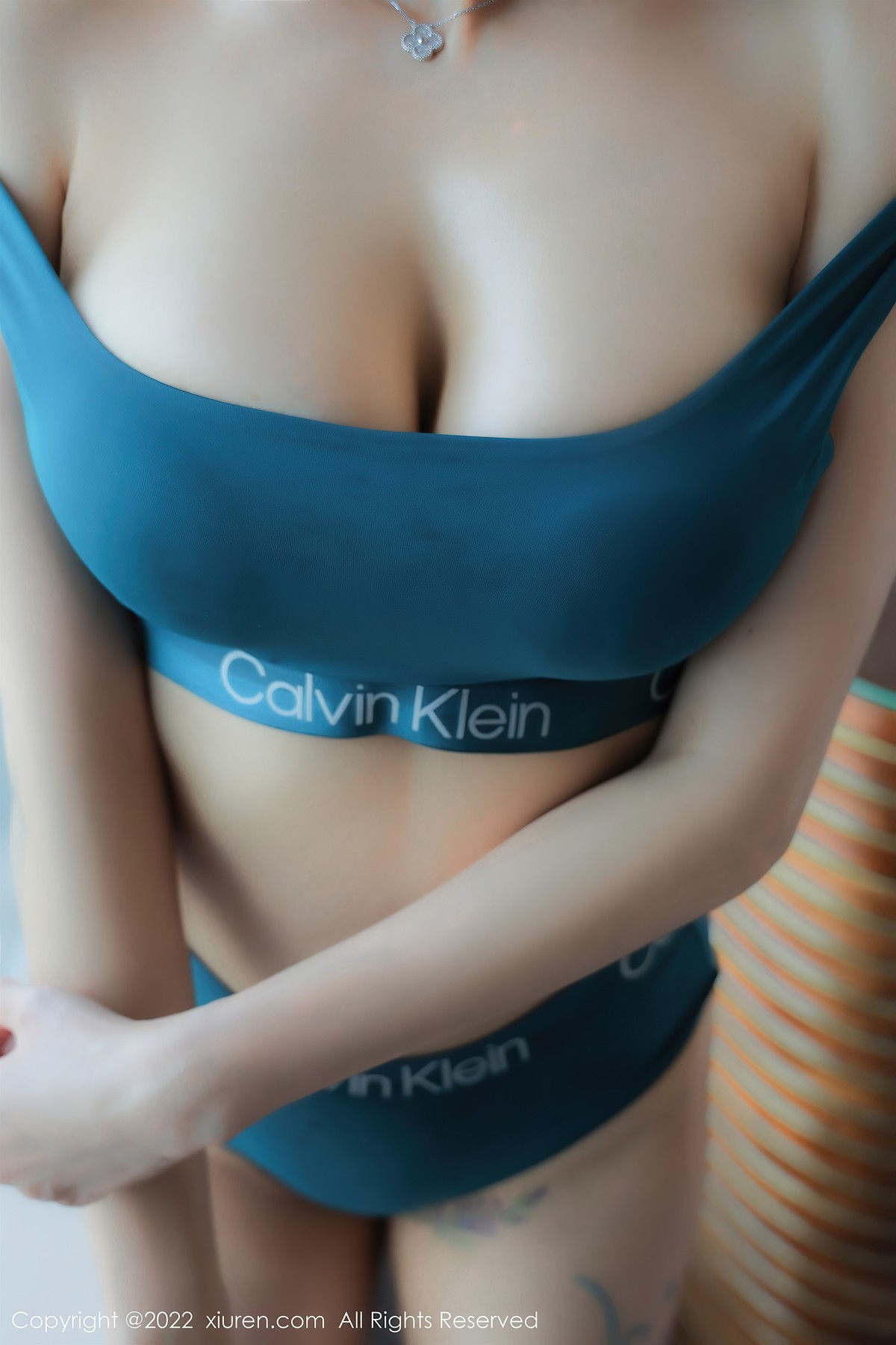 XiuRen秀人网-No4882-果儿Victoria-12-01