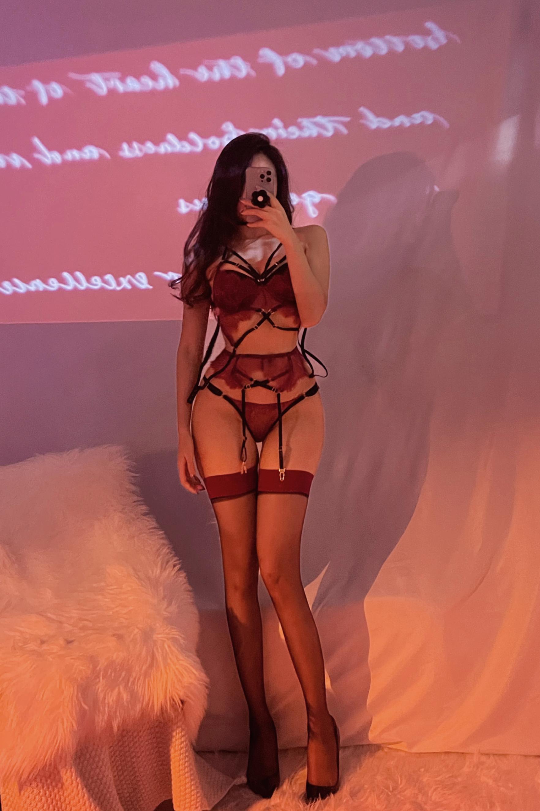 030纪念小小v5--微密圈系列-黑红诱惑-30P185MB-08-29