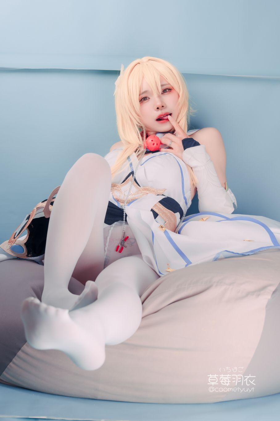 草莓羽衣-caomeiyuyi-cosplay-Lumine---Genshin-Impact-03-15