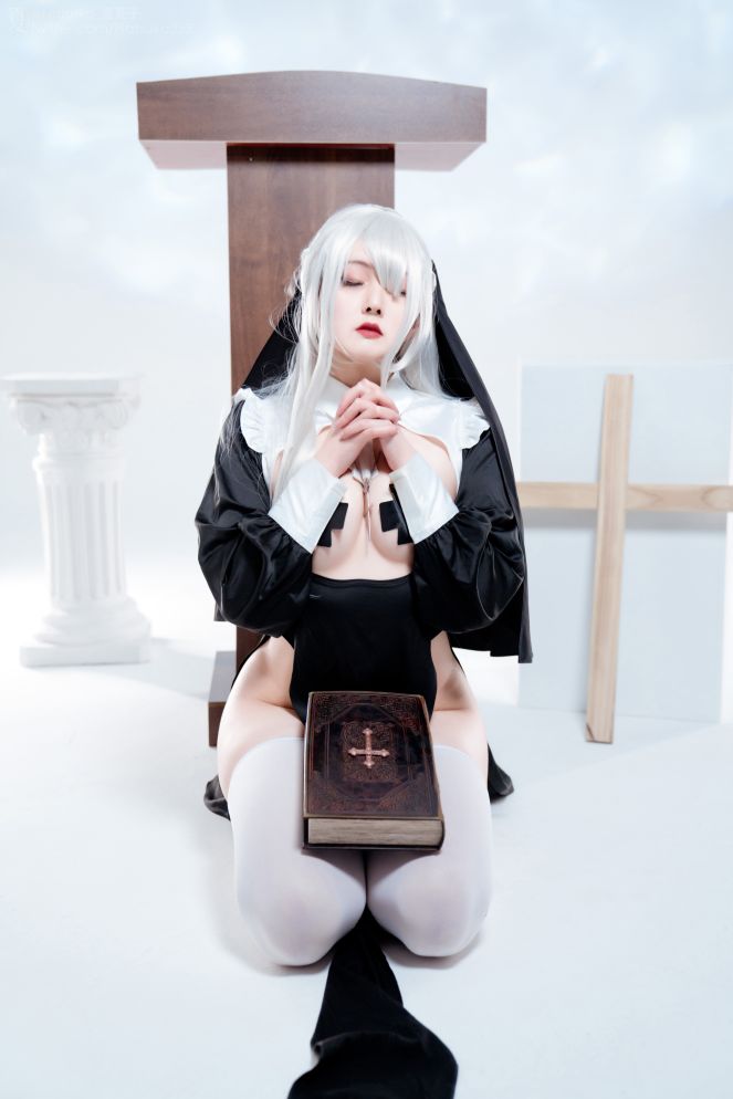 Natsuko夏夏子---NO003-Behind-the-Aura-反差修女-40P1V-500MB-12-29