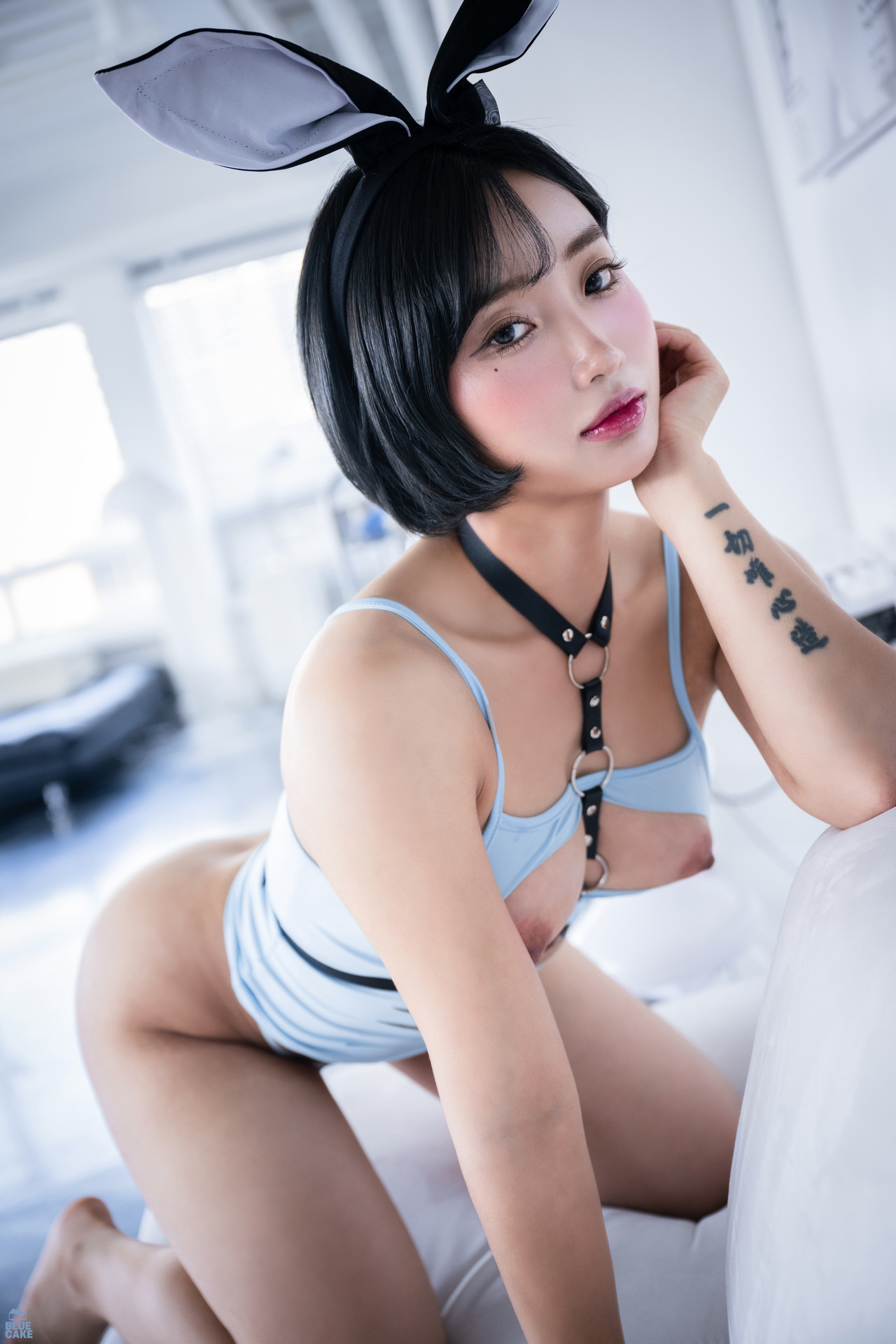 Booty-Queen-BLUECAKE-Rabbit-Sky-RED-11-25