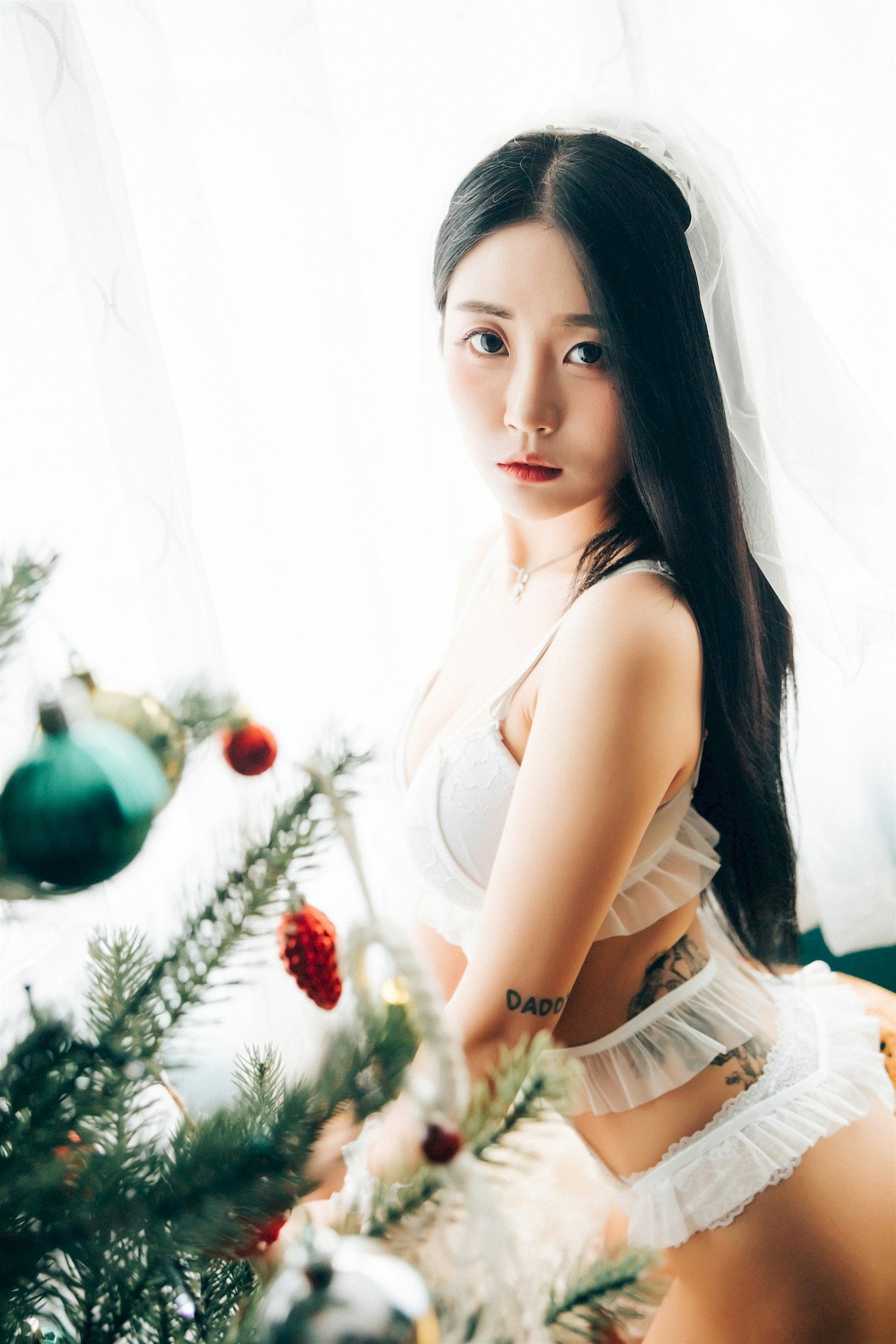Jeong-Bomi-정보미-LOOZY-Holiday-Set02-10-02