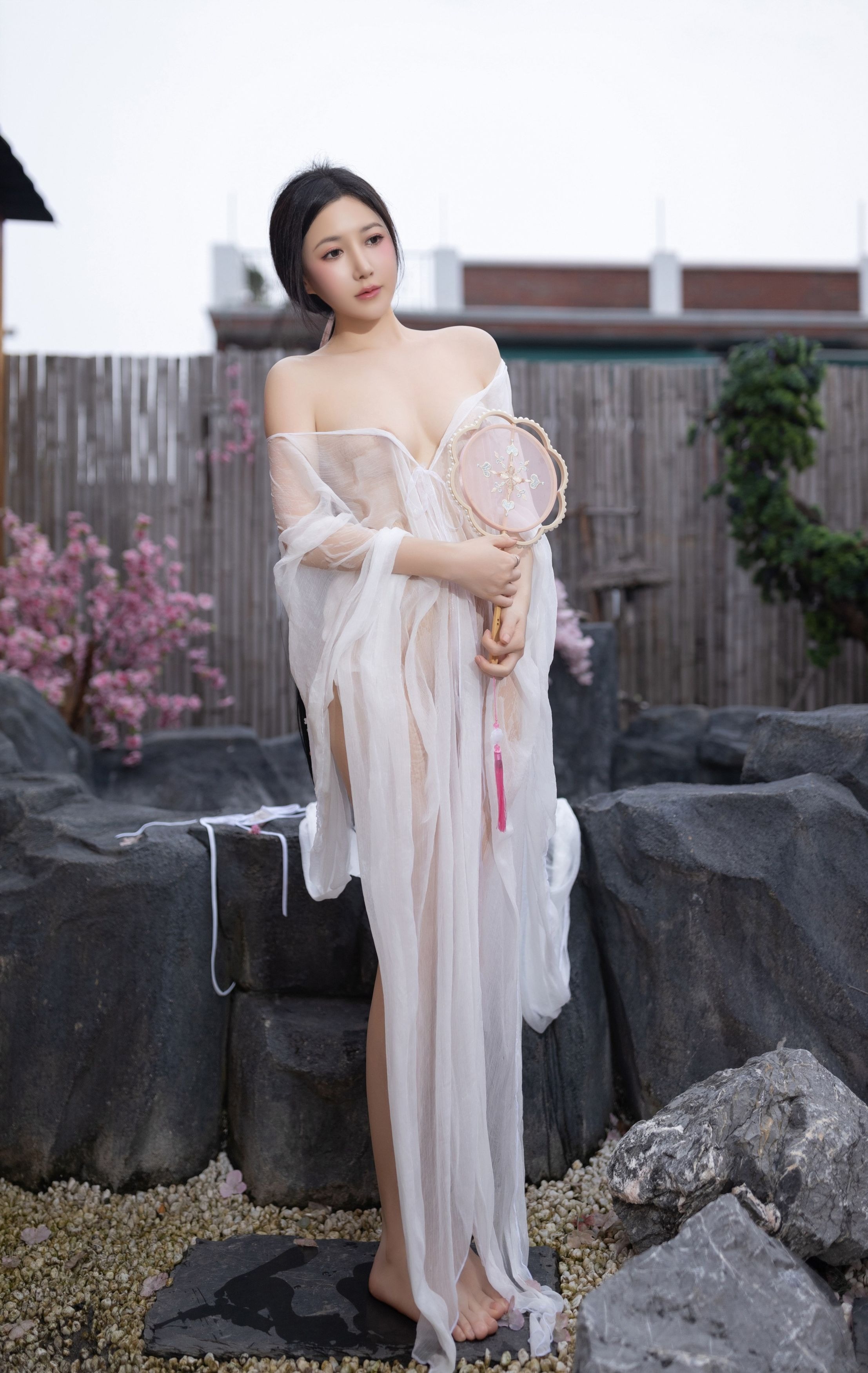 鱼子酱Fish---花想容-120P-08-18