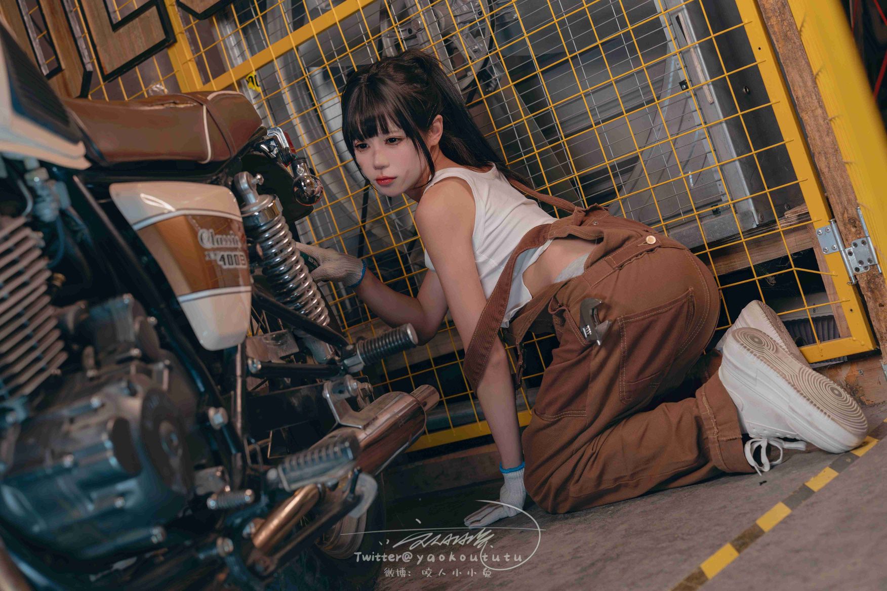 咬人小小兔-1月作品机车修理工-Shake-it-02-28