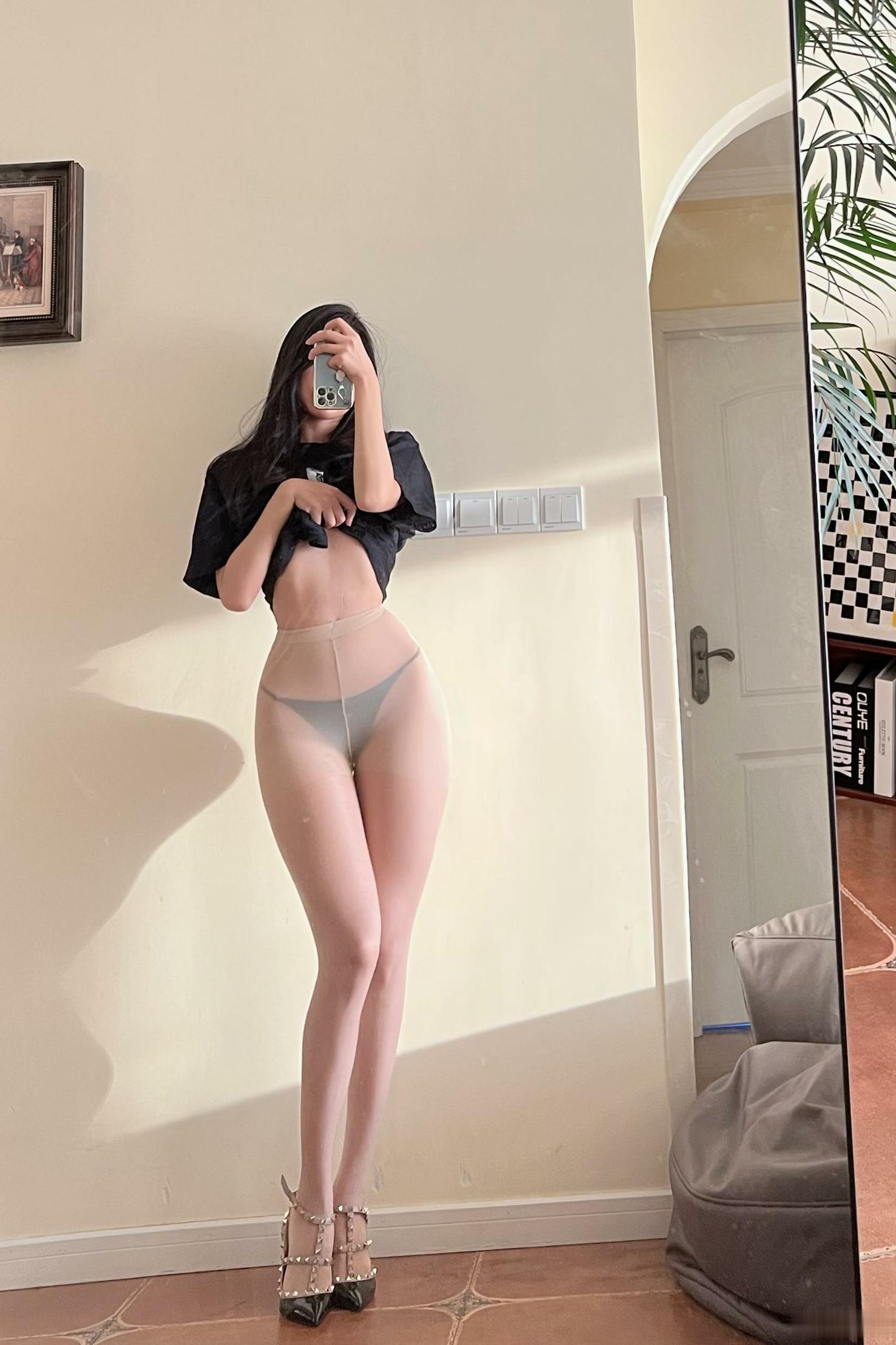 021纪念小小v5--微密圈系列-肉丝脚丫18P101MB-08-29