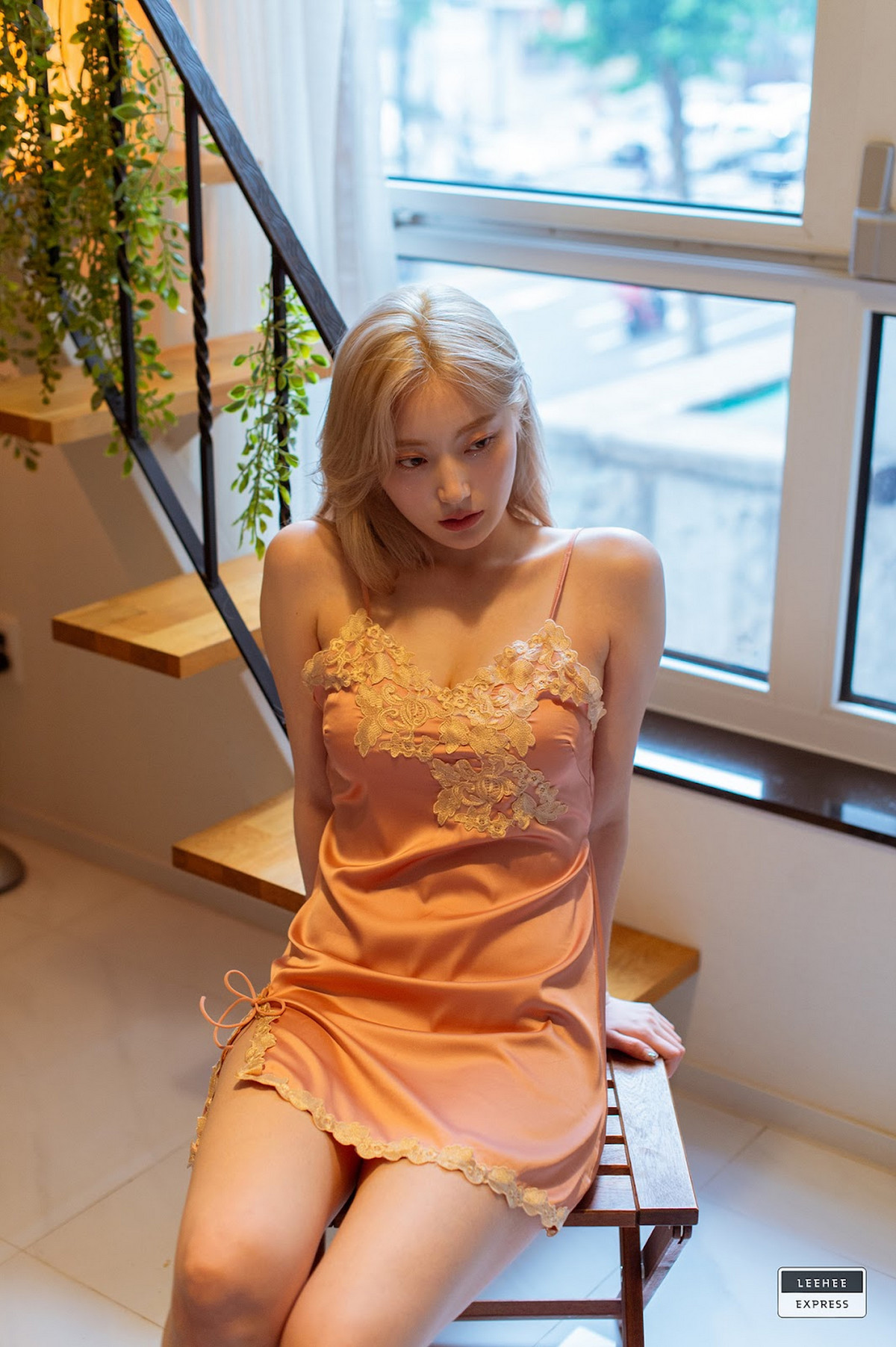 Jeong-Ah-정아-LEEHEE-EXPRESS-LEDG-077-10-12