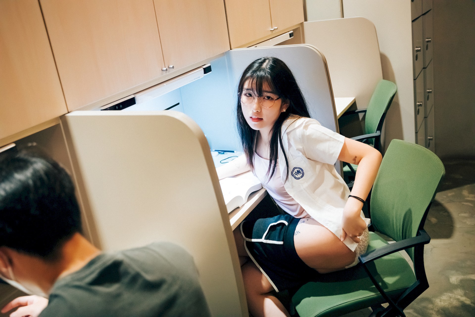 Sonson-손손-Loozy-Reading-Room-Set01-04-15