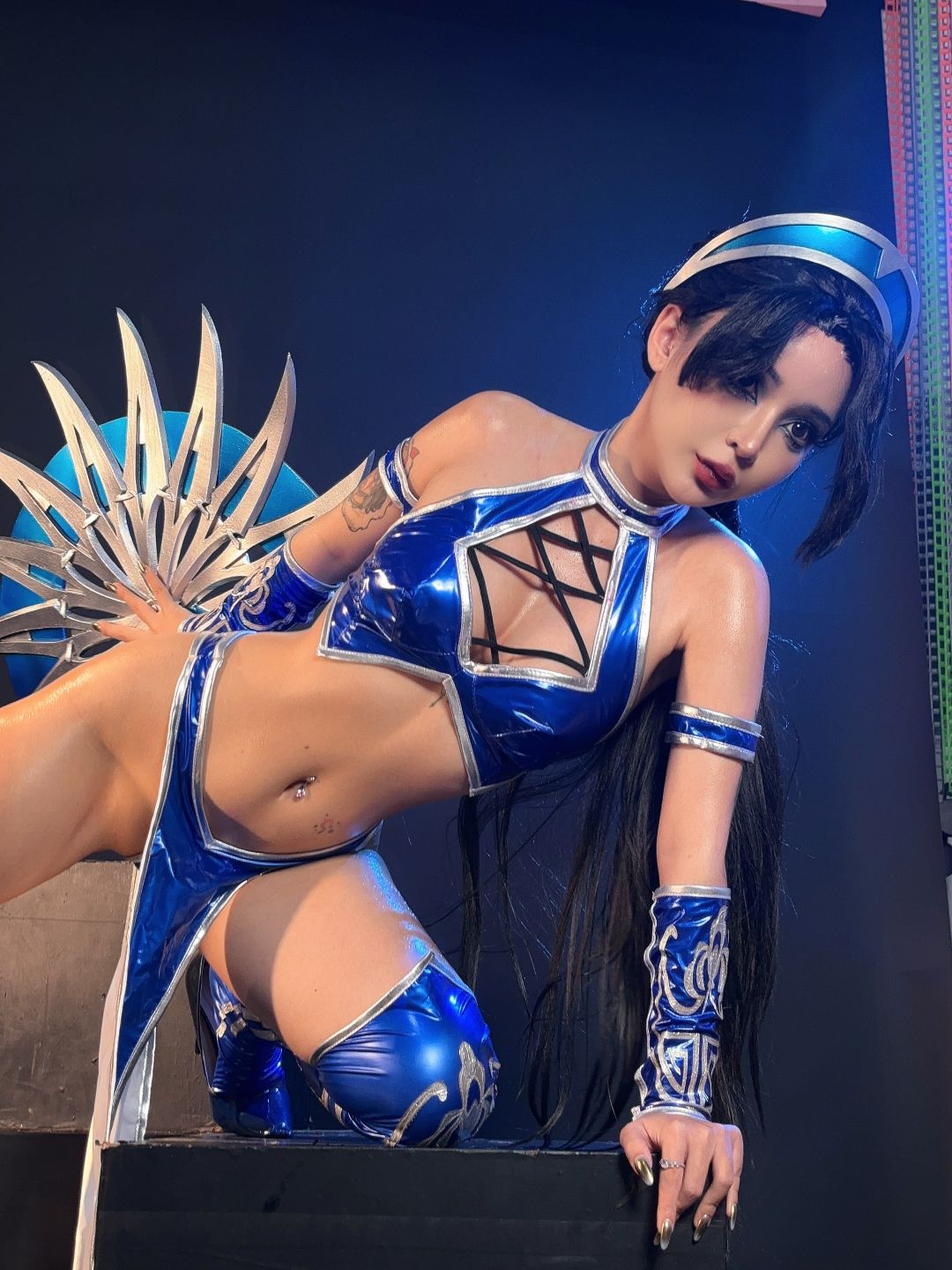 Umeko-J-cosplay-Kitana---Mortal-Kombat-04-14