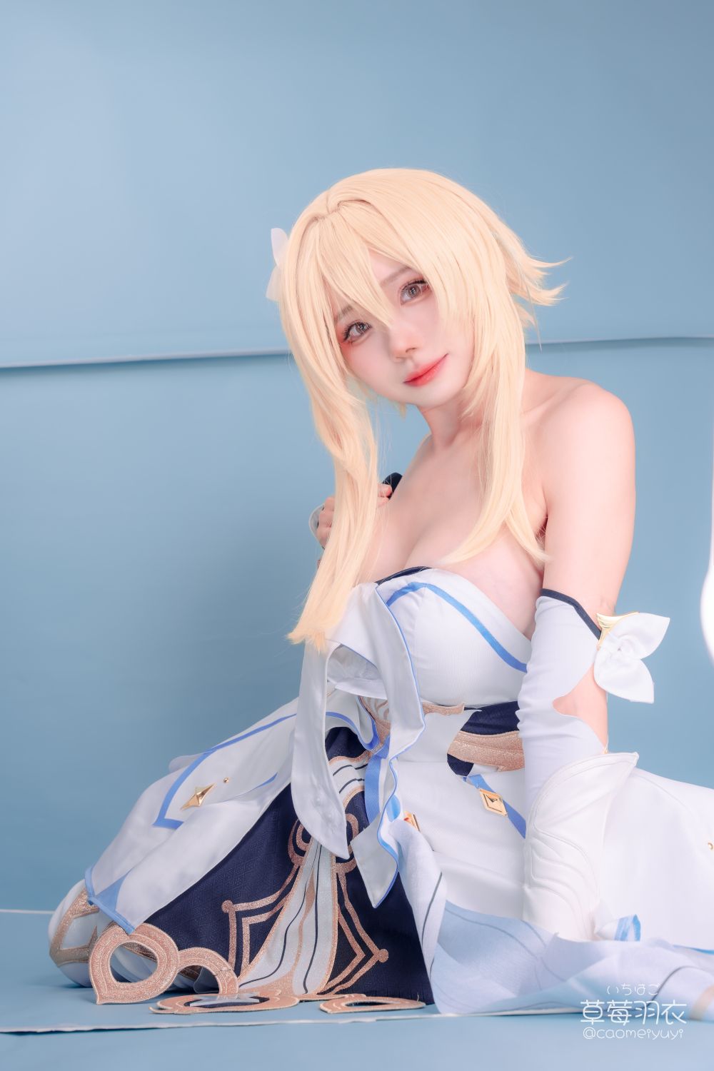 草莓羽衣-caomeiyuyi-cosplay-Lumine---Genshin-Impact-03-15