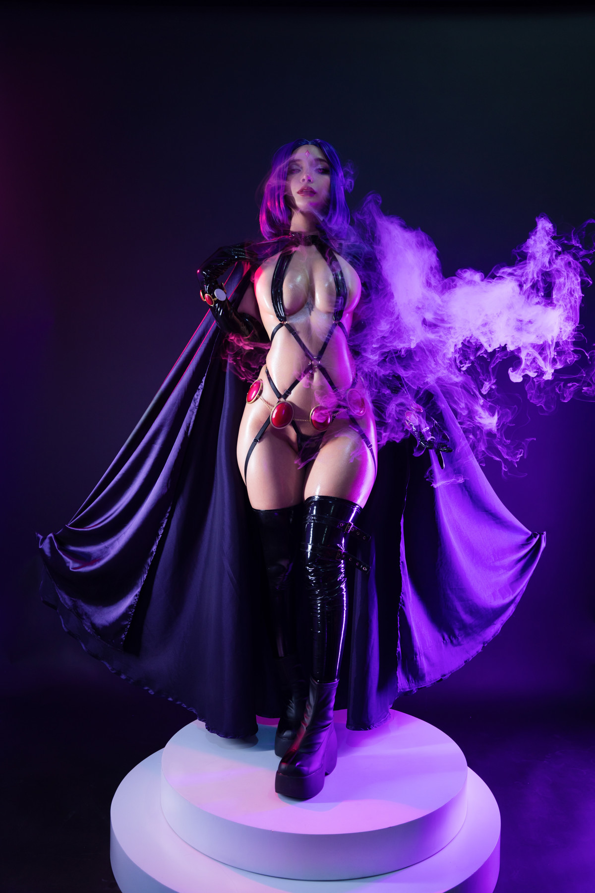 Cosplay-UmekoJ-Raven-Latex-Lingerie-Set01-02-11