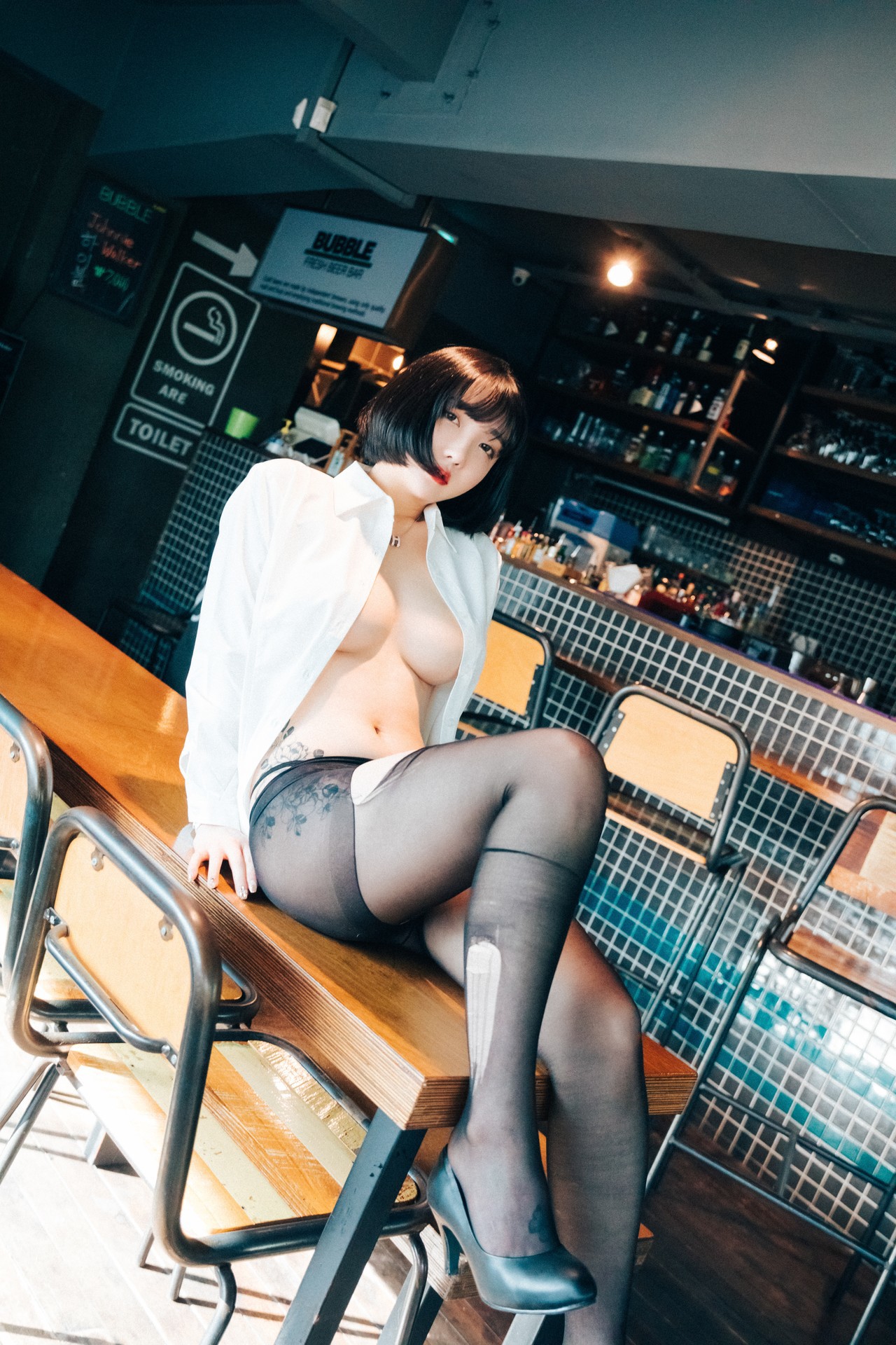 Son-Yeeun-손예은-Loozy-Tainted-Love-Bar-Set01-01-19