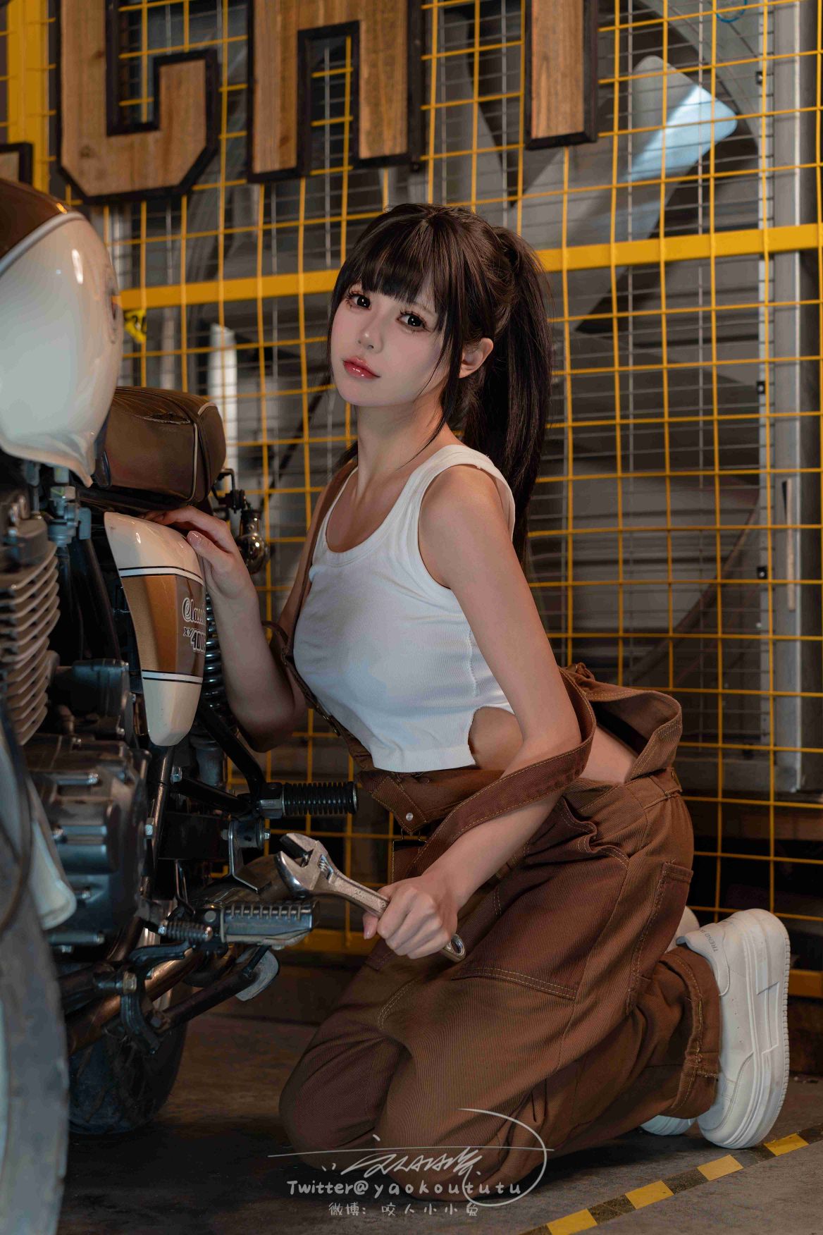 咬人小小兔-1月作品机车修理工-Shake-it-02-28