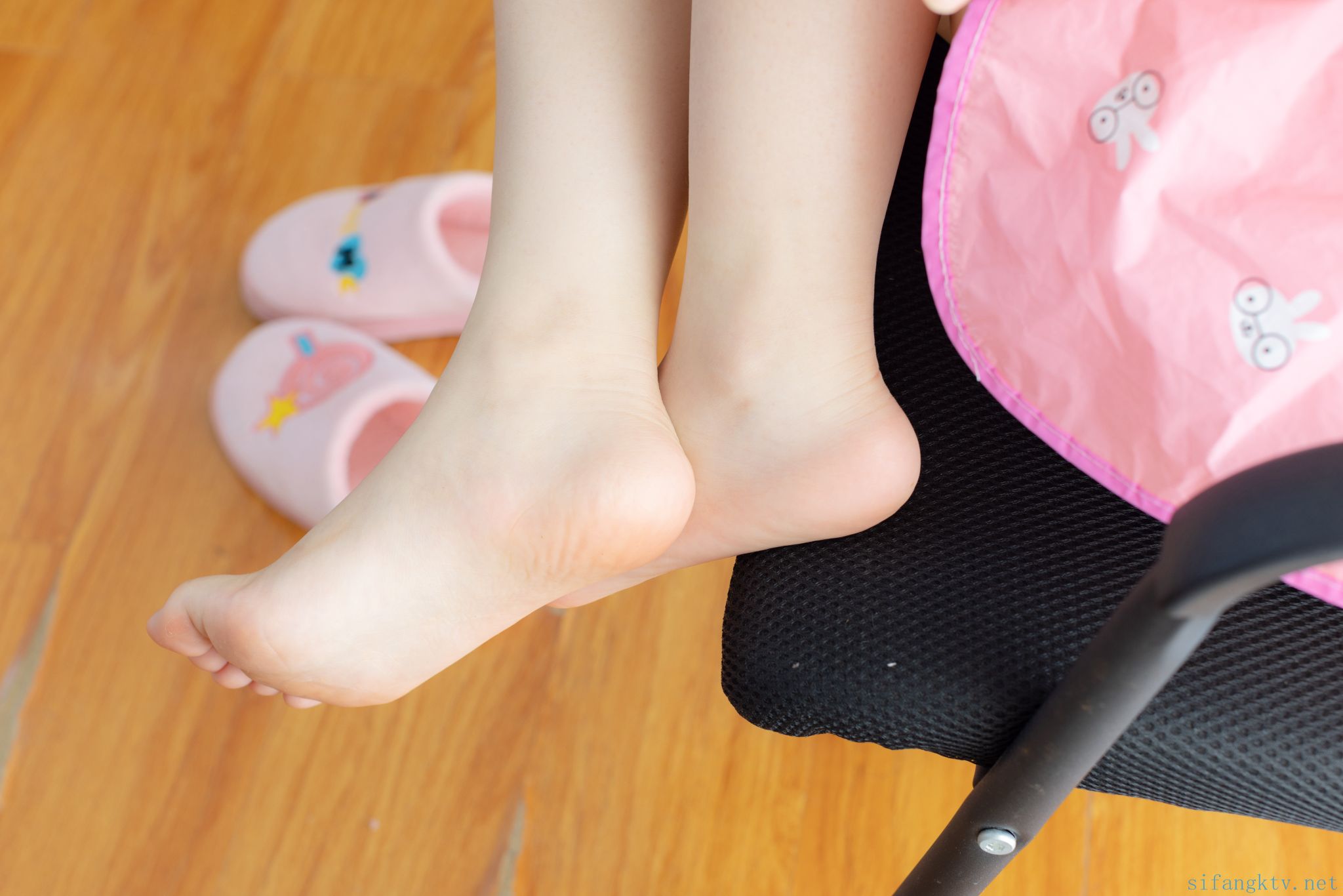 少女秩序---小鱼---粉色肚兜-92P1V-199G-01-12