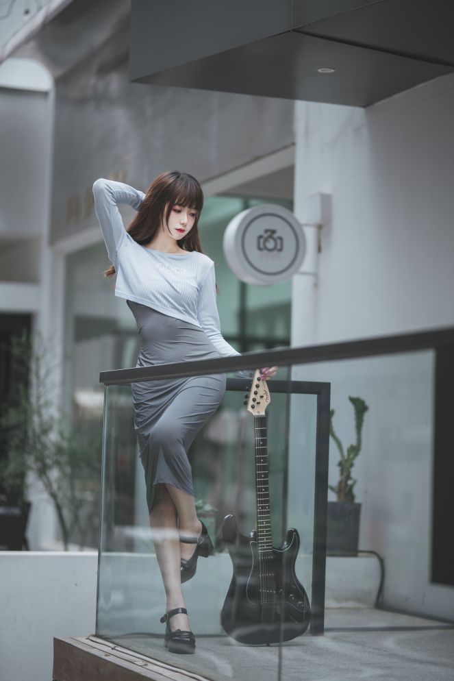 封疆疆v---吉他妹妹-40P-330MB-03-09