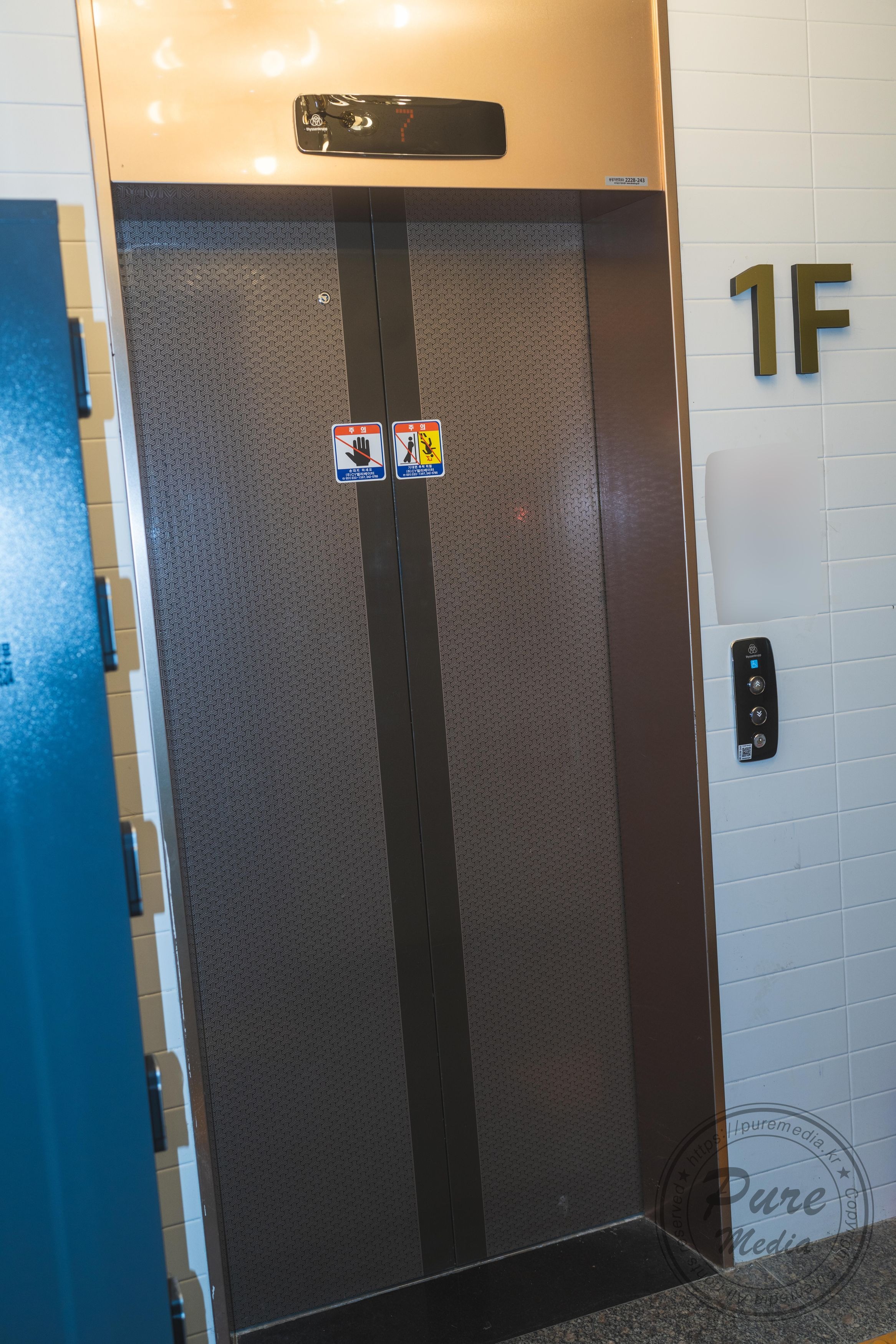 Pure-Media-Vol265-Yeha-예하---Hungry-Bitch-in-The-Stairwell-203P-08-17