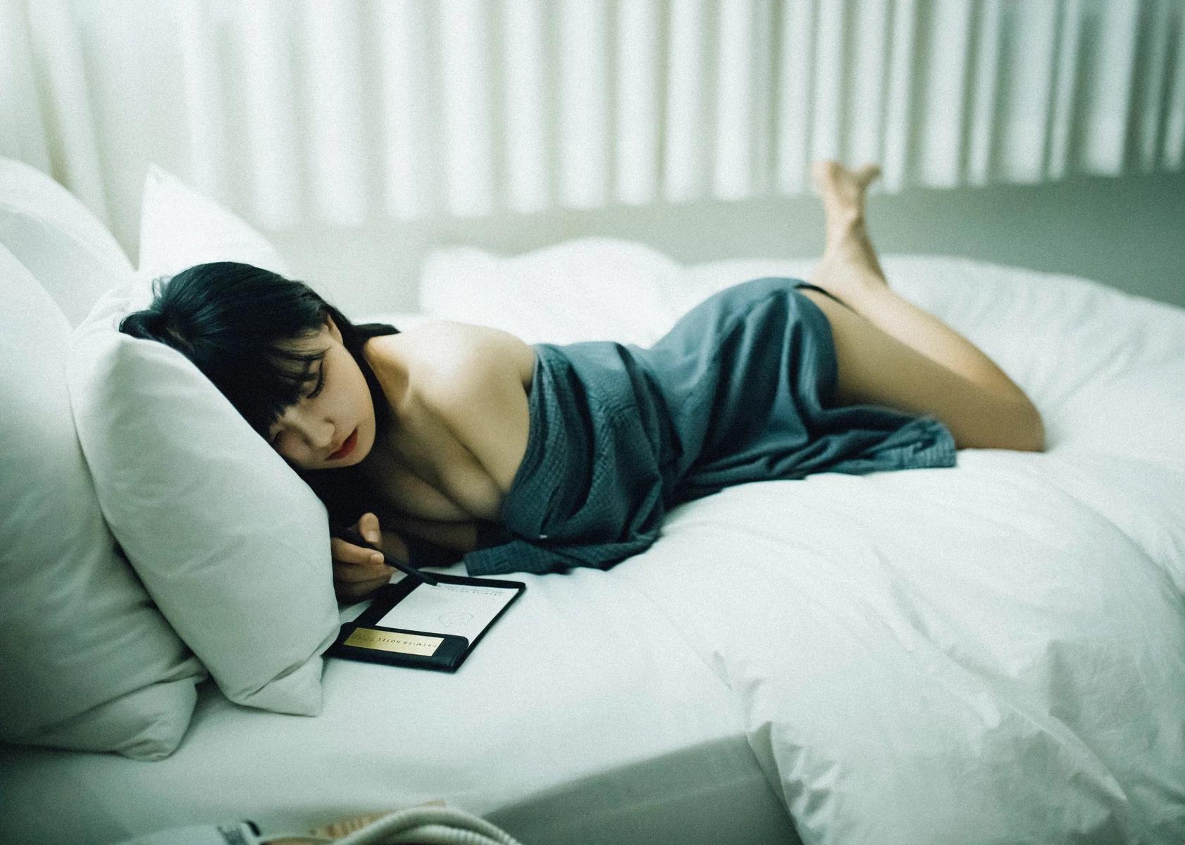 Jeong-Jenny-정제니-Moon-Night-Snap-The-First-Set01-05-07