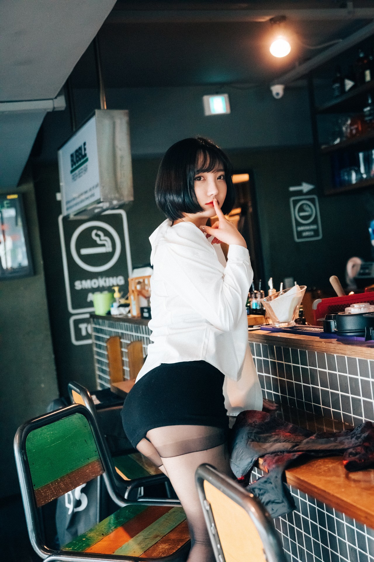 Son-Yeeun-손예은-Loozy-Tainted-Love-Bar-Set01-01-19