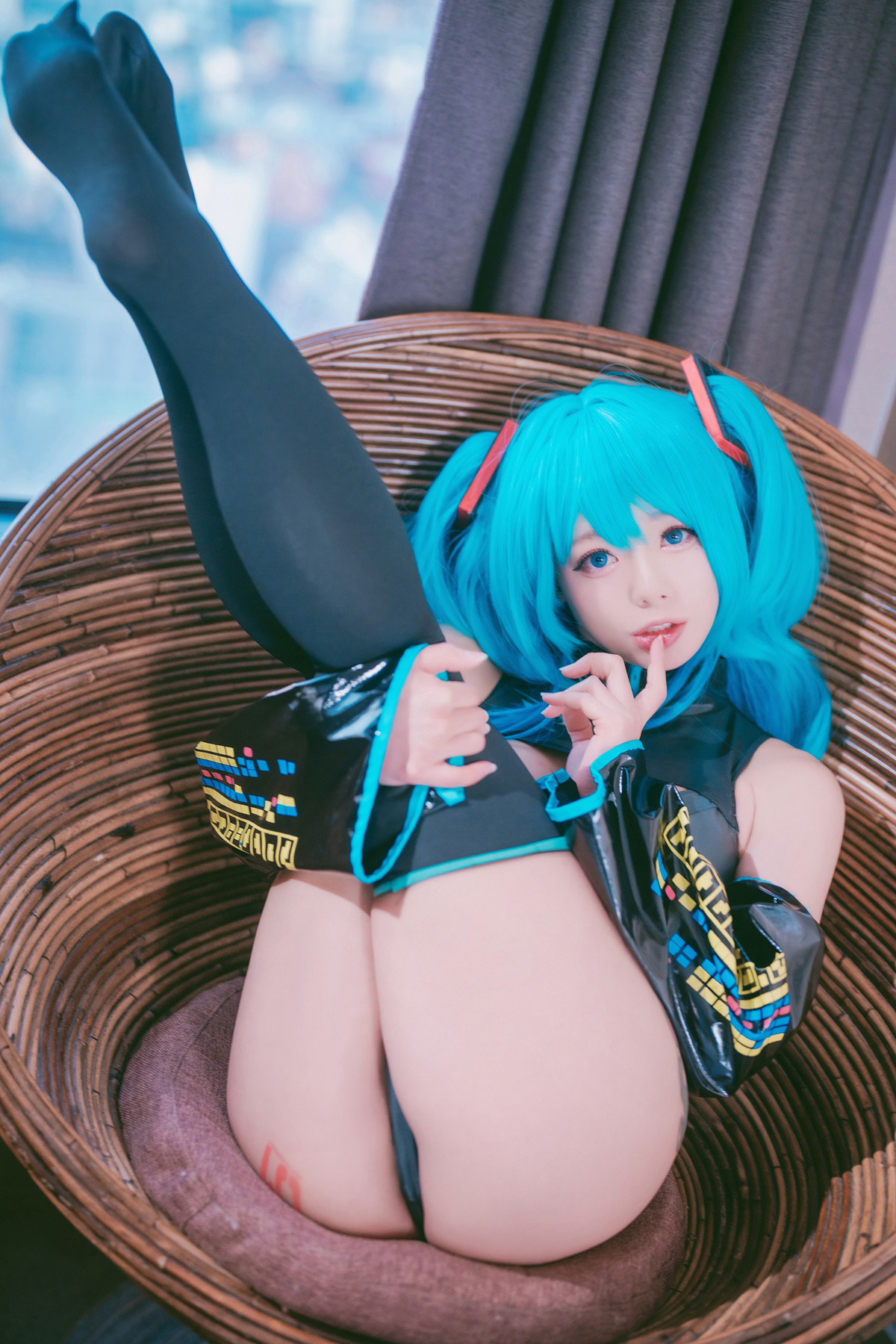 Cosplay-Maruemon-마루에몽-Plug-Me-In-Miku-Set02-12-13
