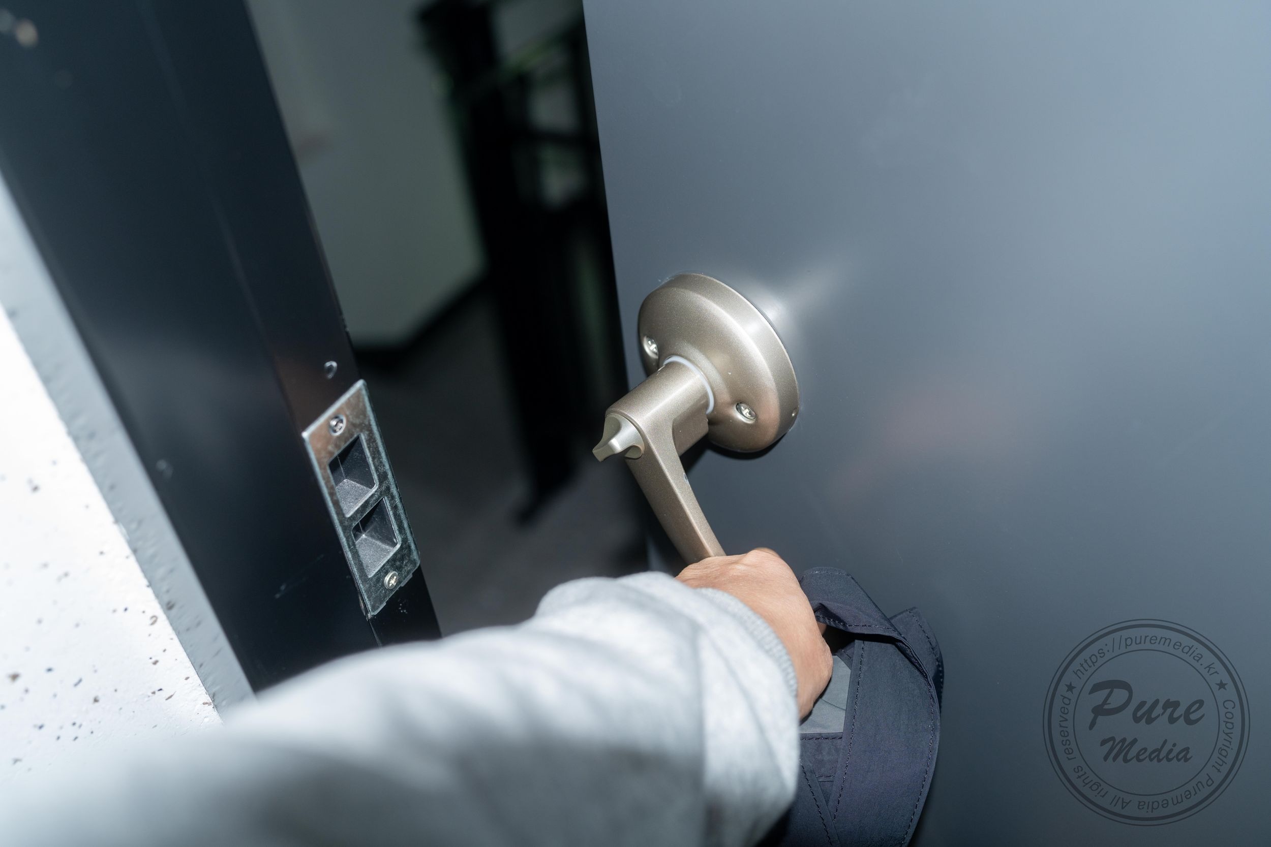 Pure-Media-Vol265-Yeha-예하---Hungry-Bitch-in-The-Stairwell-203P-08-17