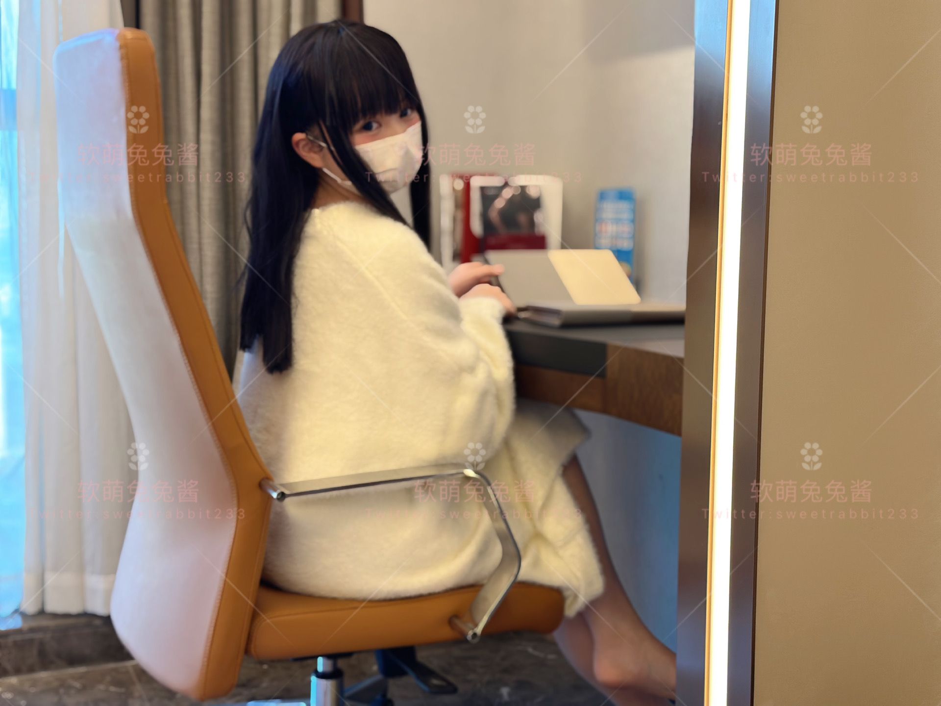 软萌兔兔酱-反差秘书-02-24