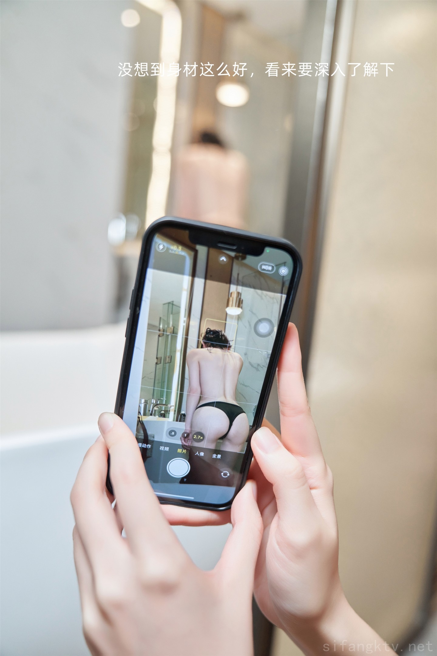 秀人网当红最骚女神模特周于希大胆私拍露毛露奶乳夹逼夹三点一线-08-19